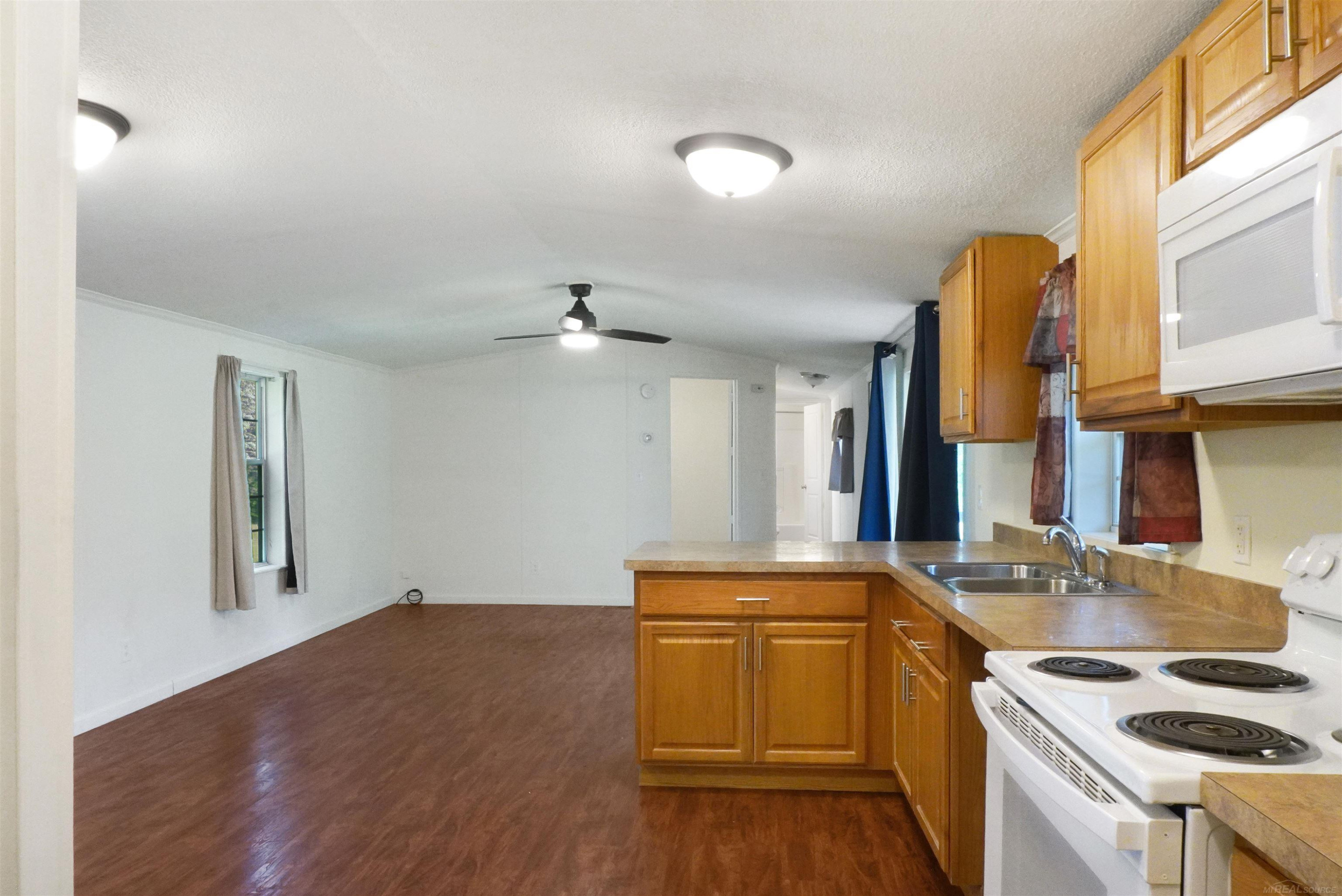 1832 Manchester Drive, Lapeer, MI 48446 — Photo 3