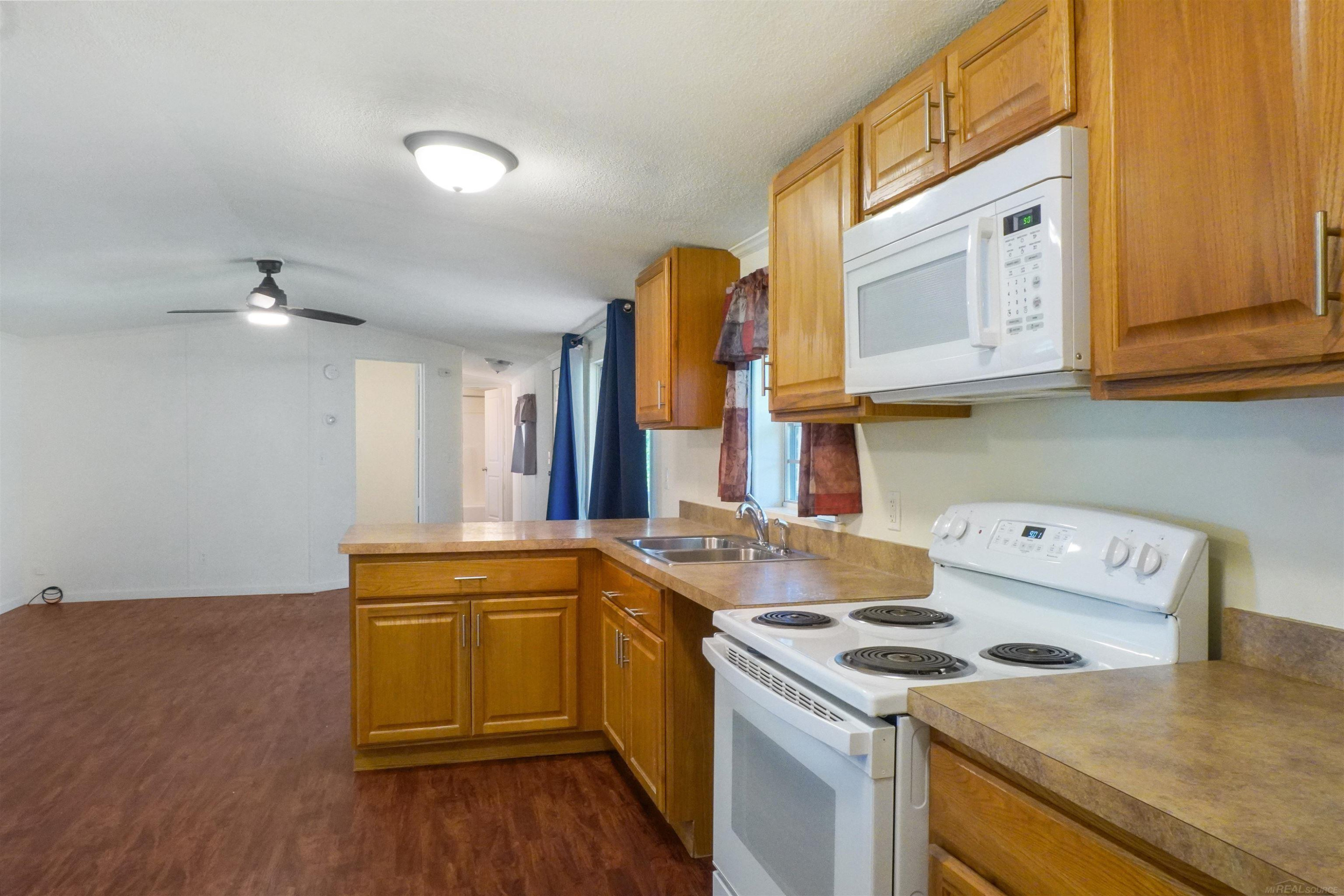 1832 Manchester Drive, Lapeer, MI 48446 — Photo 4