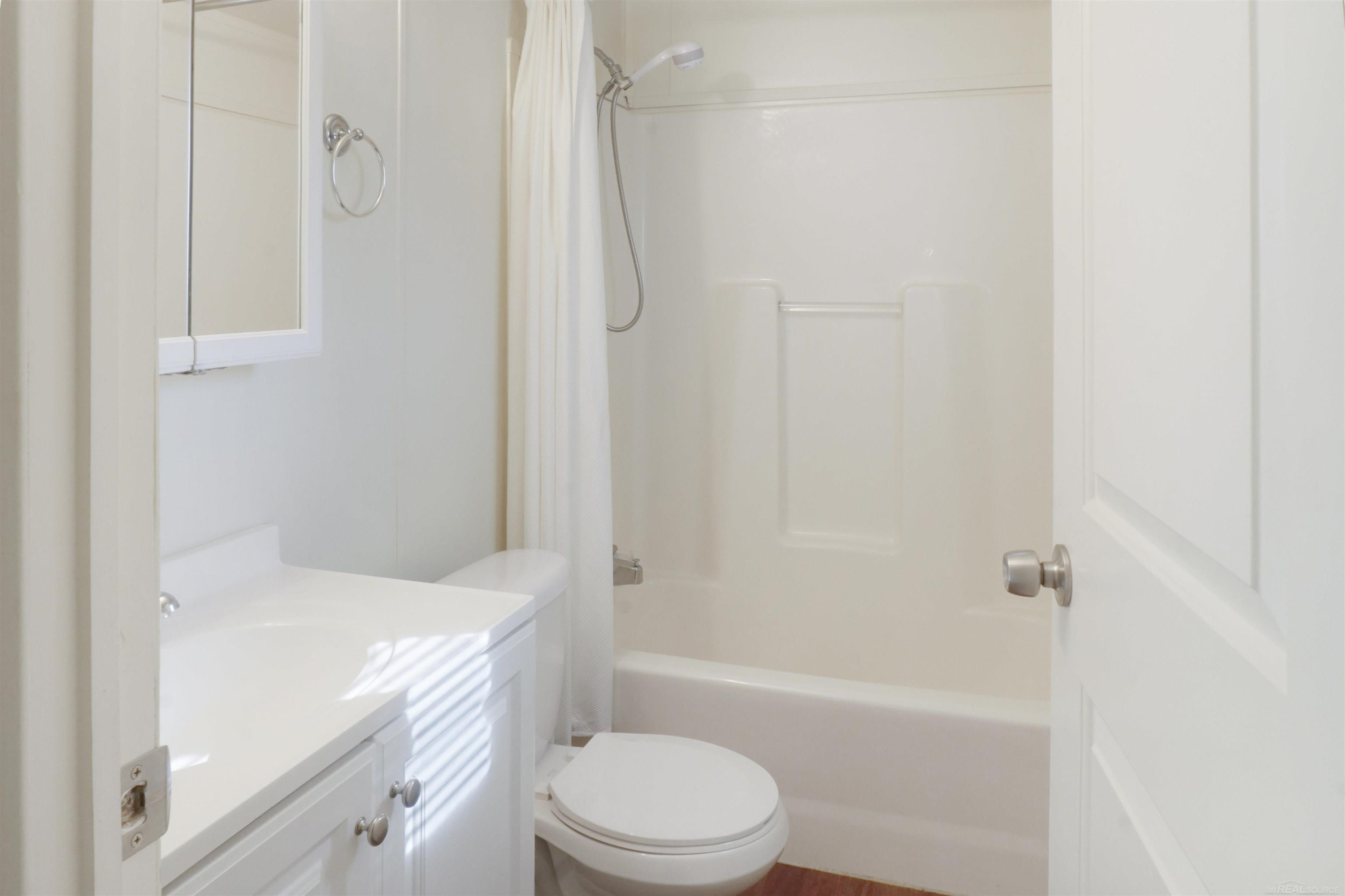 1832 Manchester Drive, Lapeer, MI 48446 — Photo 17