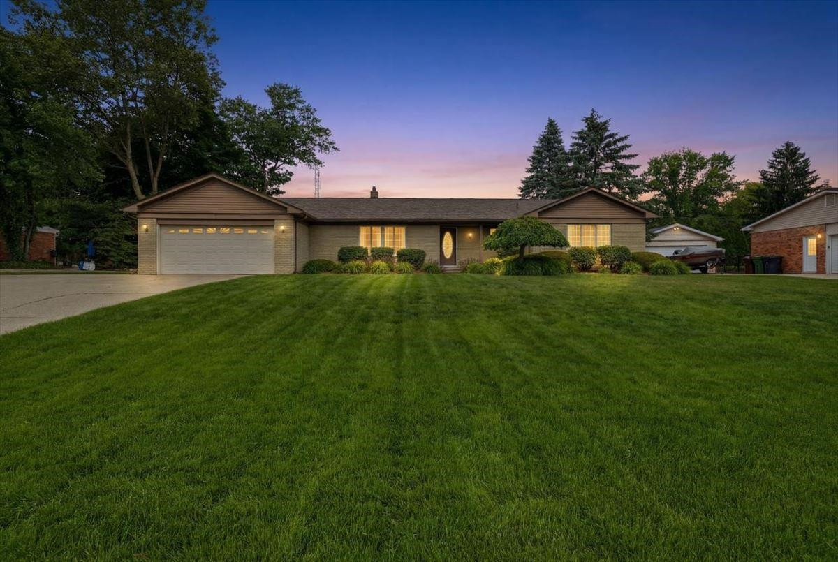 5191 Saint Richard Drive, Utica, MI 48316 — Photo 37