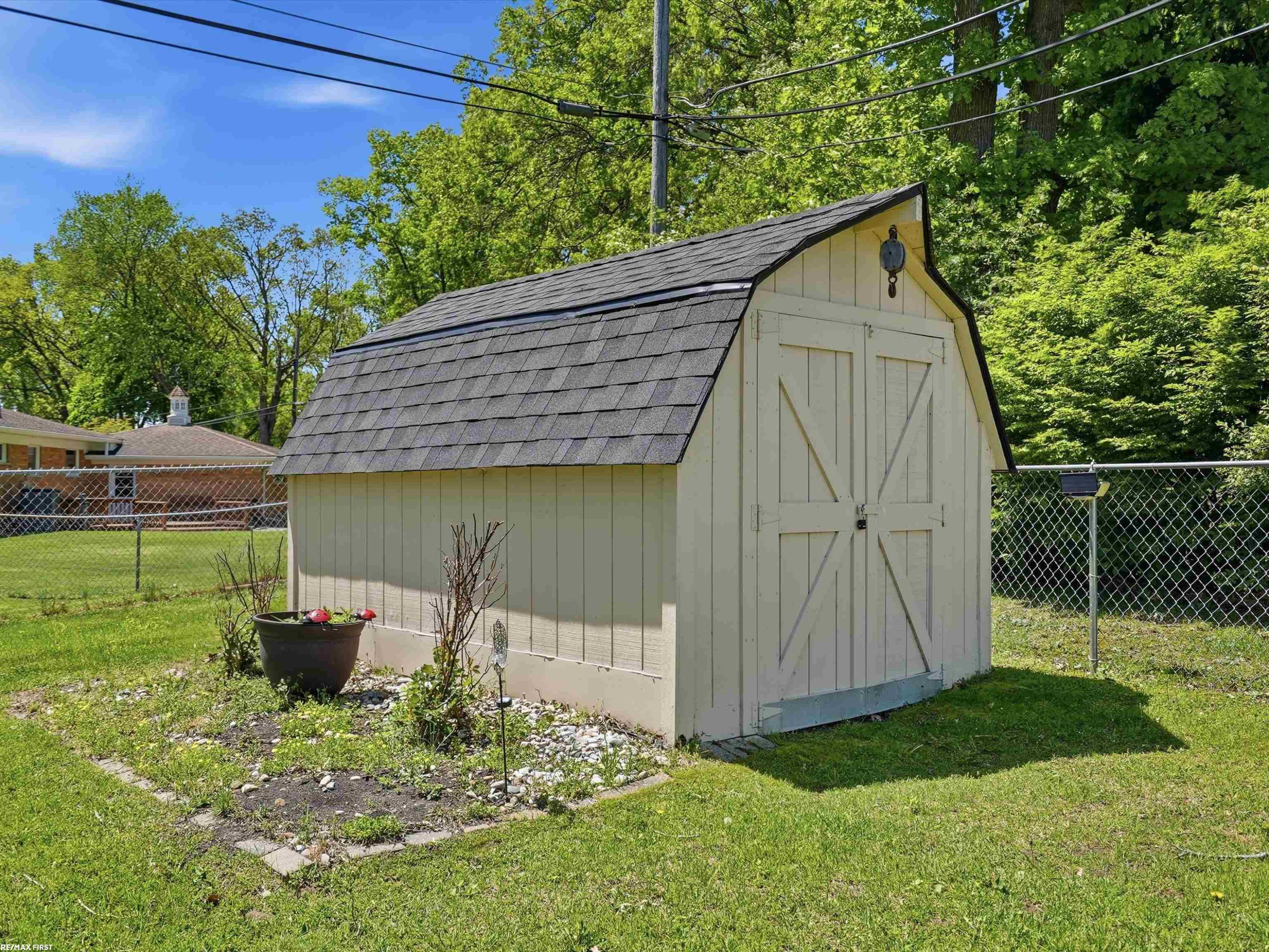 4112 Thorney Drive, Utica, MI 48316 — Photo 38