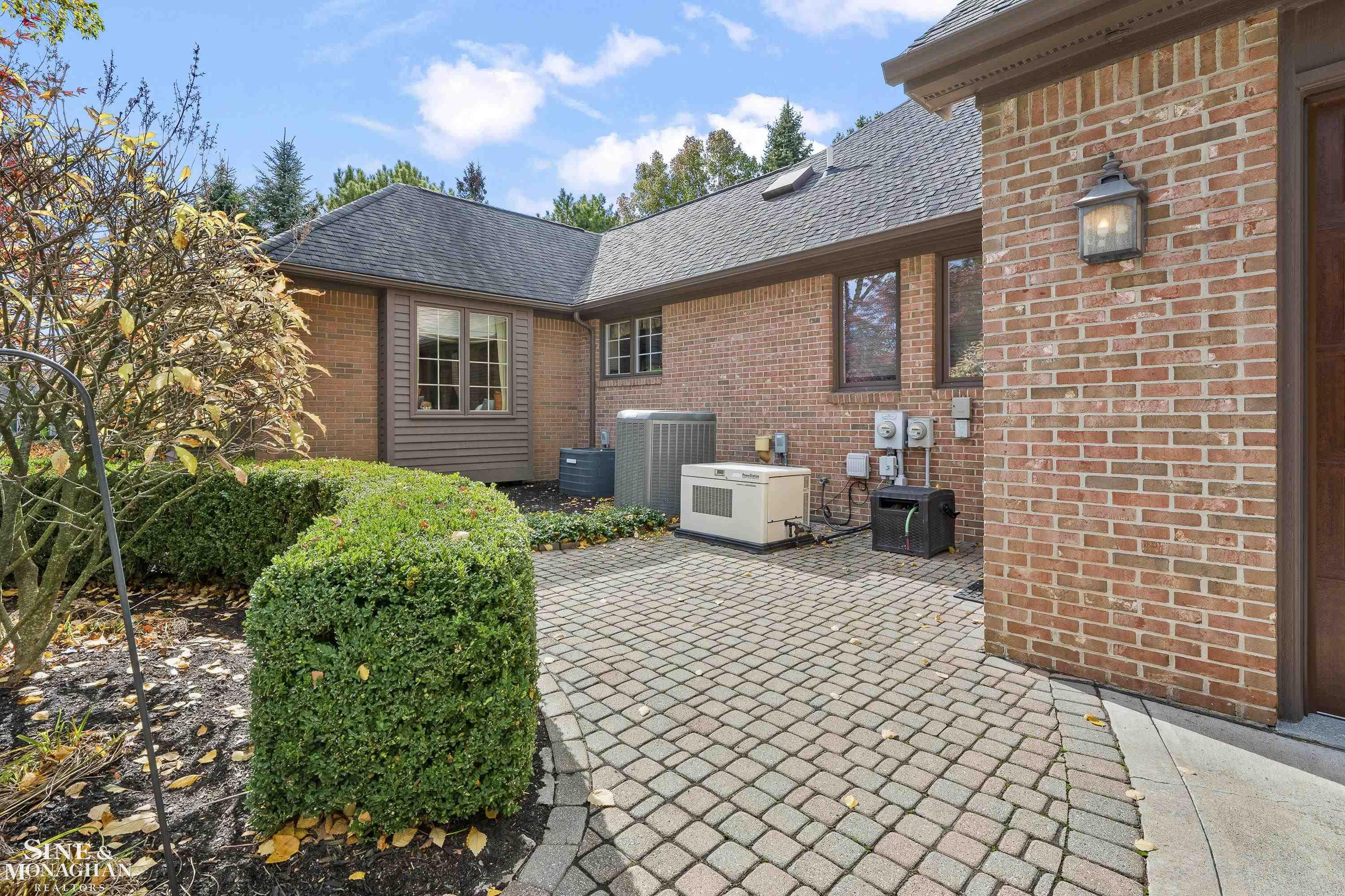 1126 Ridgeway Drive, Rochester, MI 48307 — Photo 7