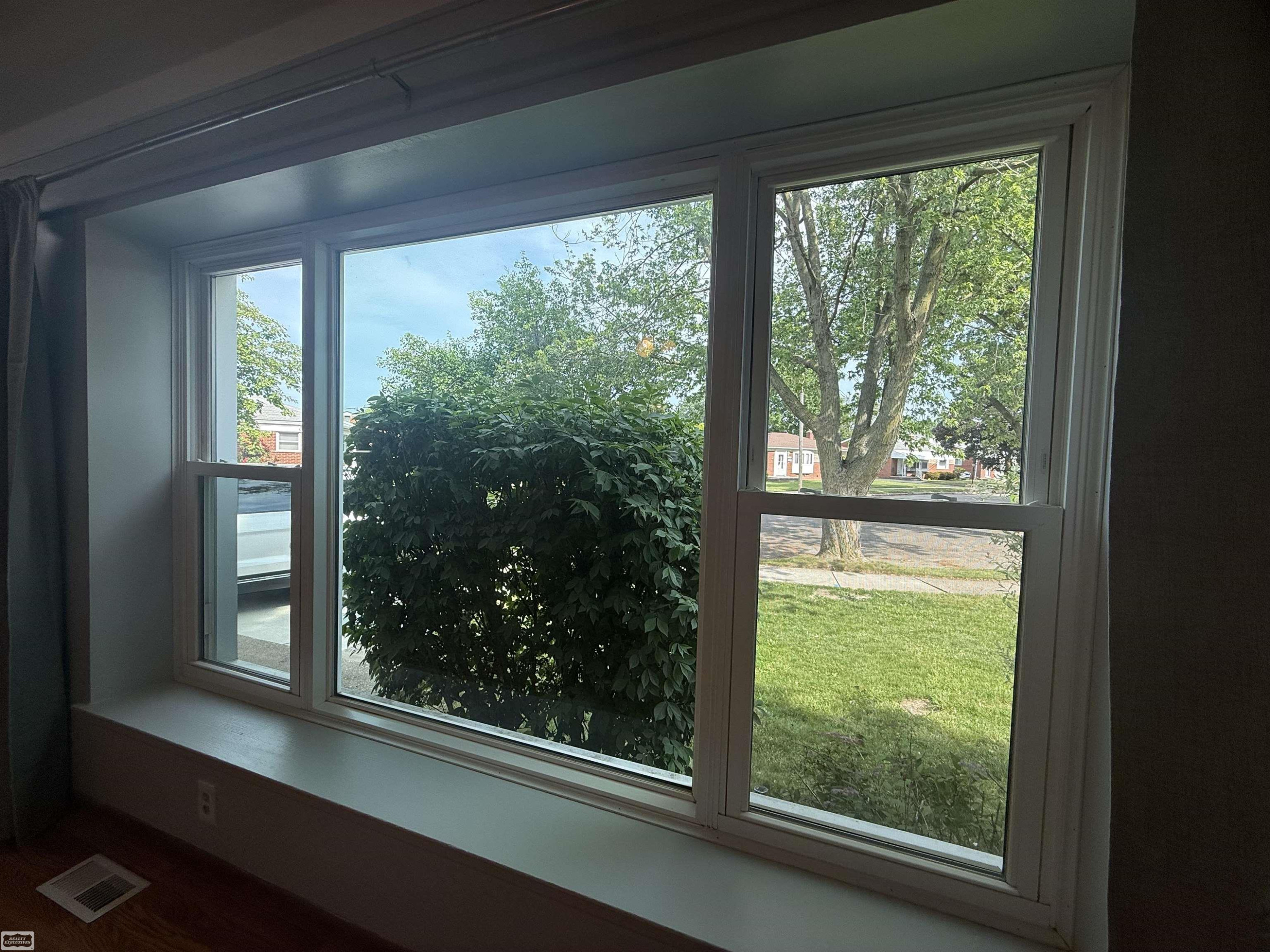 26093 La Salle Ct. Street, Roseville, MI 48066 — Photo 4