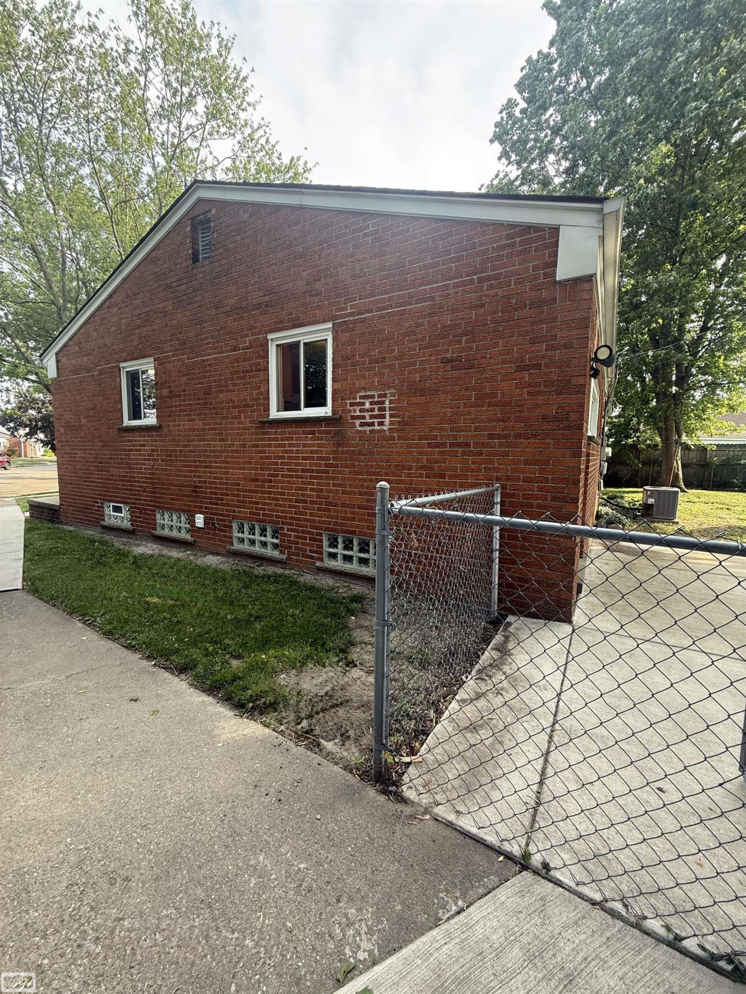 26093 La Salle Ct. Street, Roseville, MI 48066 — Photo 19