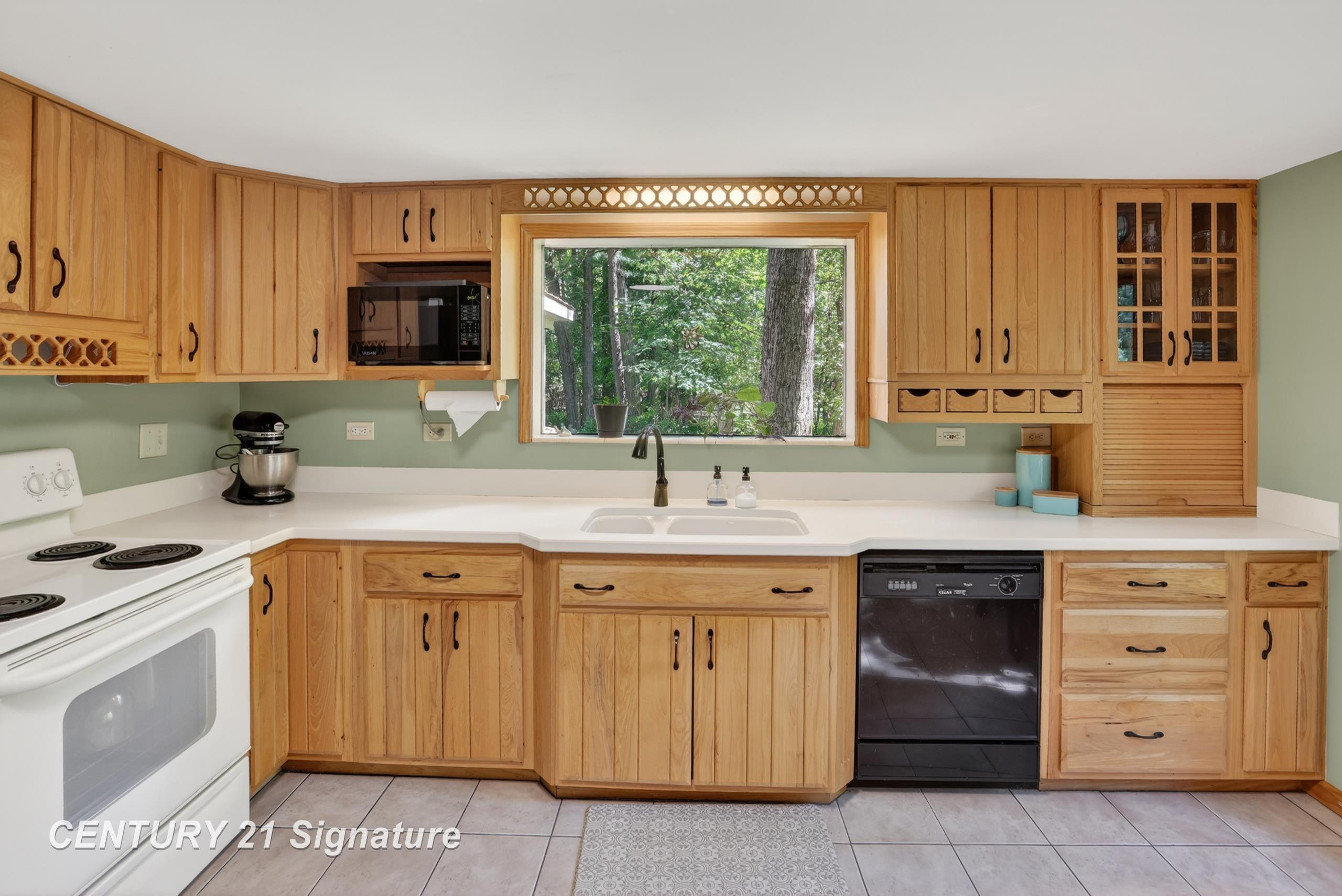 1820 Lawrence Drive, Midland, MI 48640 — Photo 12