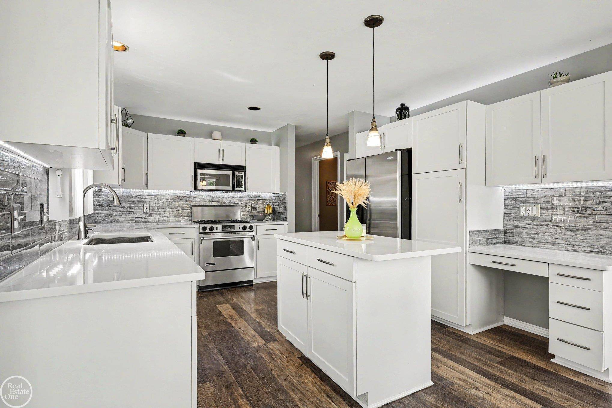 48710 Lafayette Drive, Macomb, MI 48044 — Photo 11