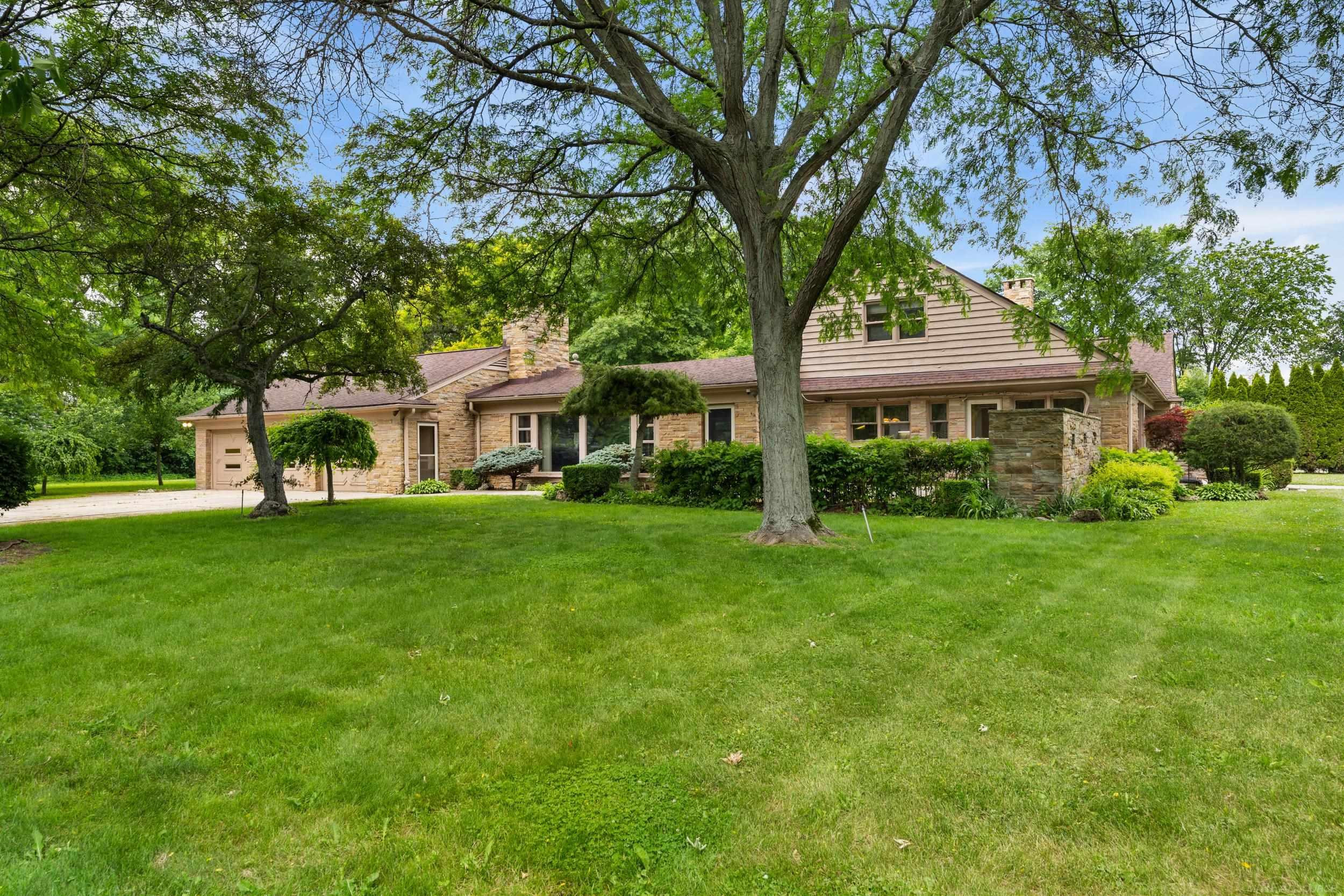 1427 Sunningdale Drive, Grosse Pointe, MI 48236