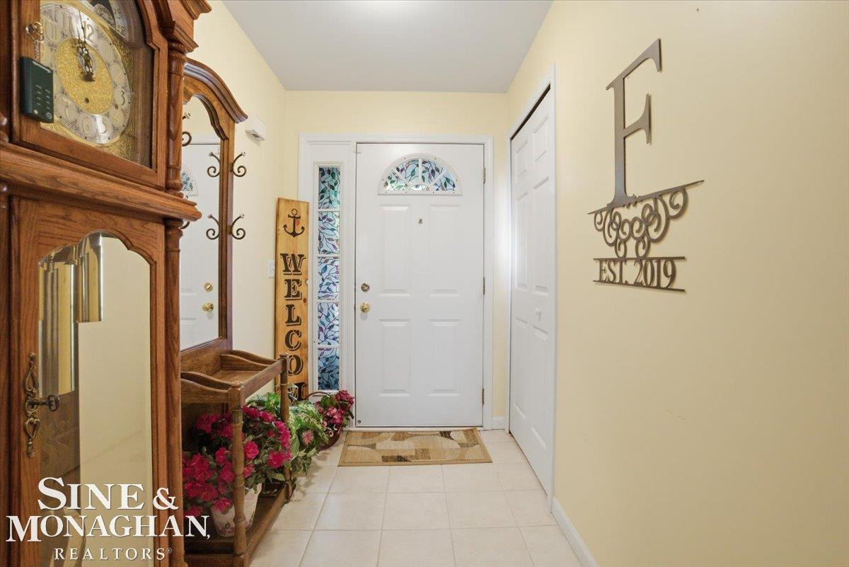 1098 Broad Ax Lane, MI — Photo 3