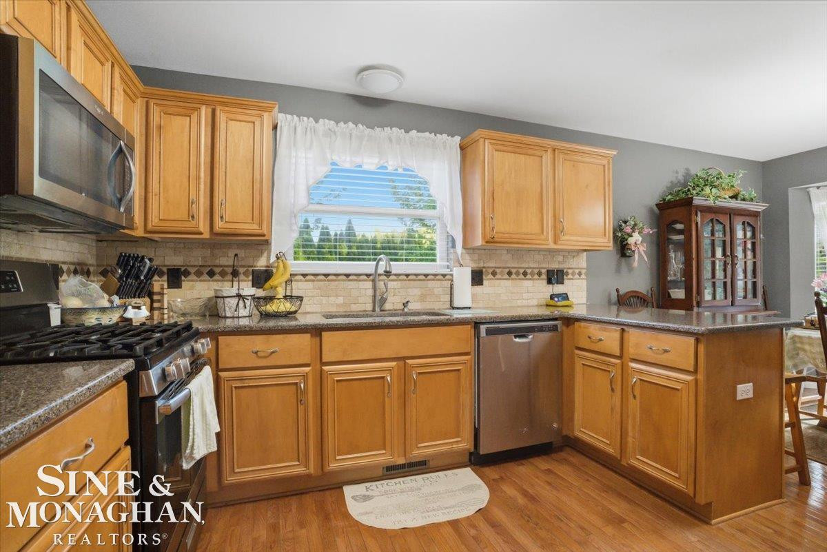1098 Broad Ax Lane, MI — Photo 5