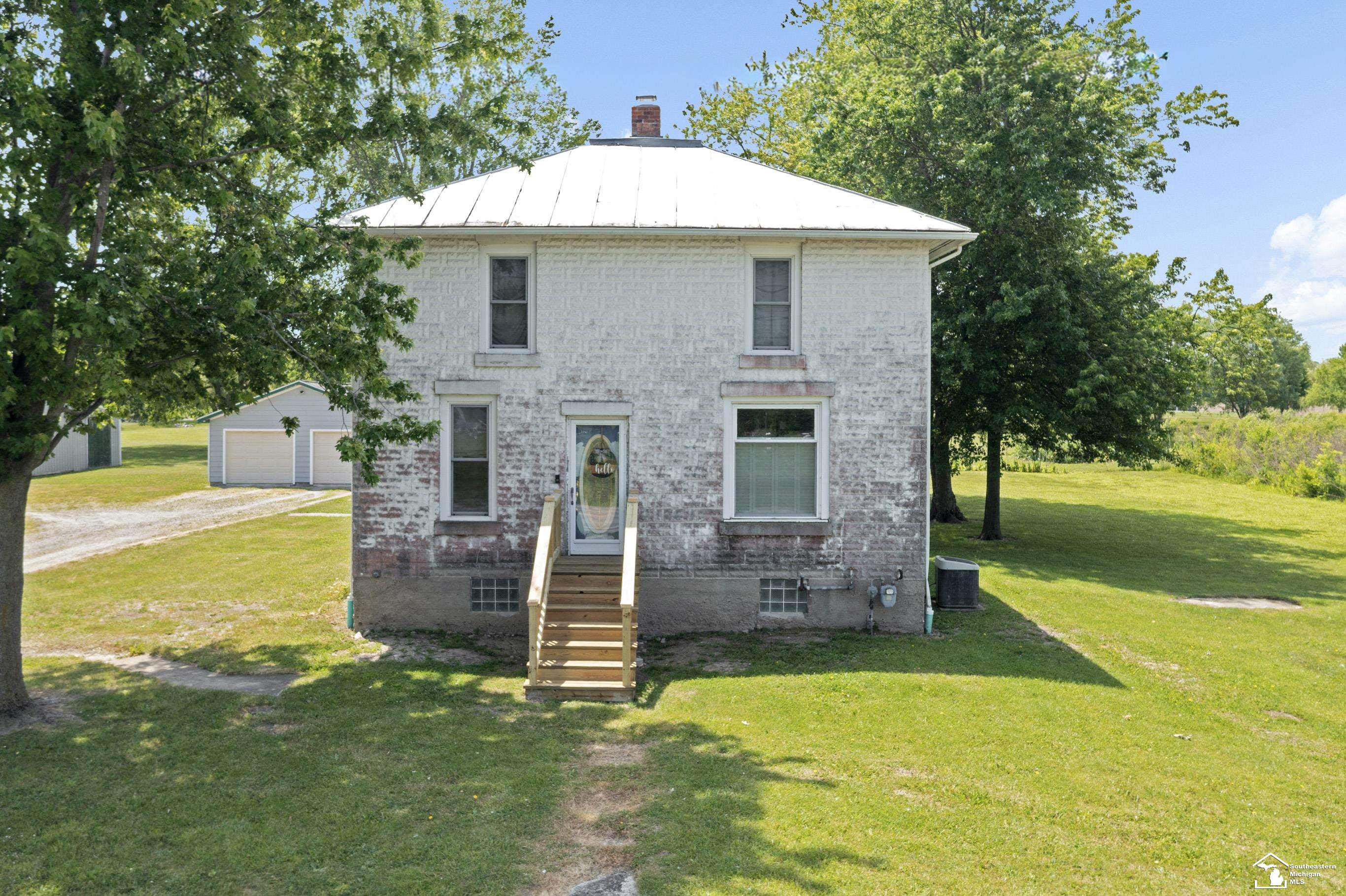2808 Carleton Rockwood Road, Carleton, MI 48117