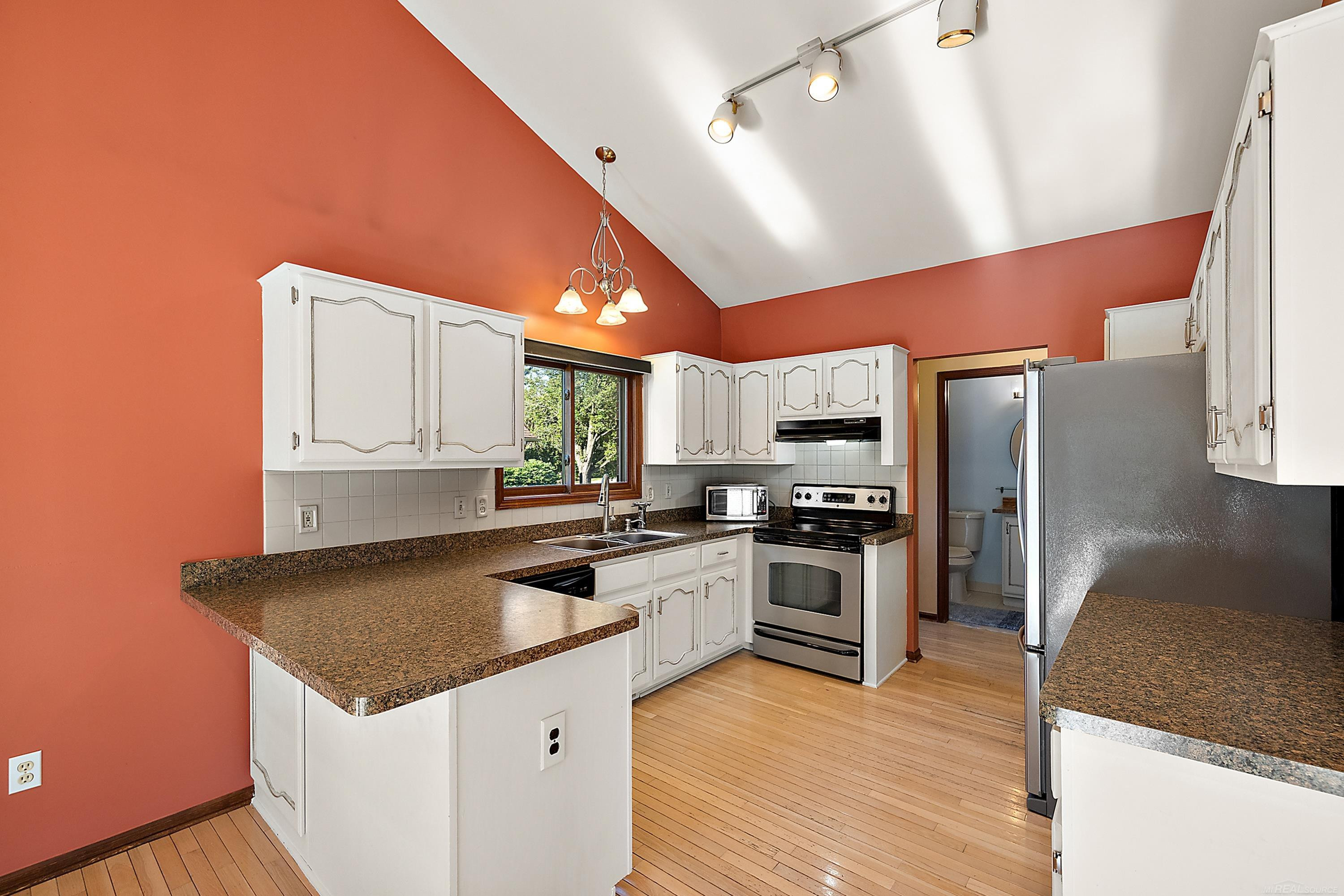48626 Thorncroft Drive, Macomb, MI 48044 — Photo 14