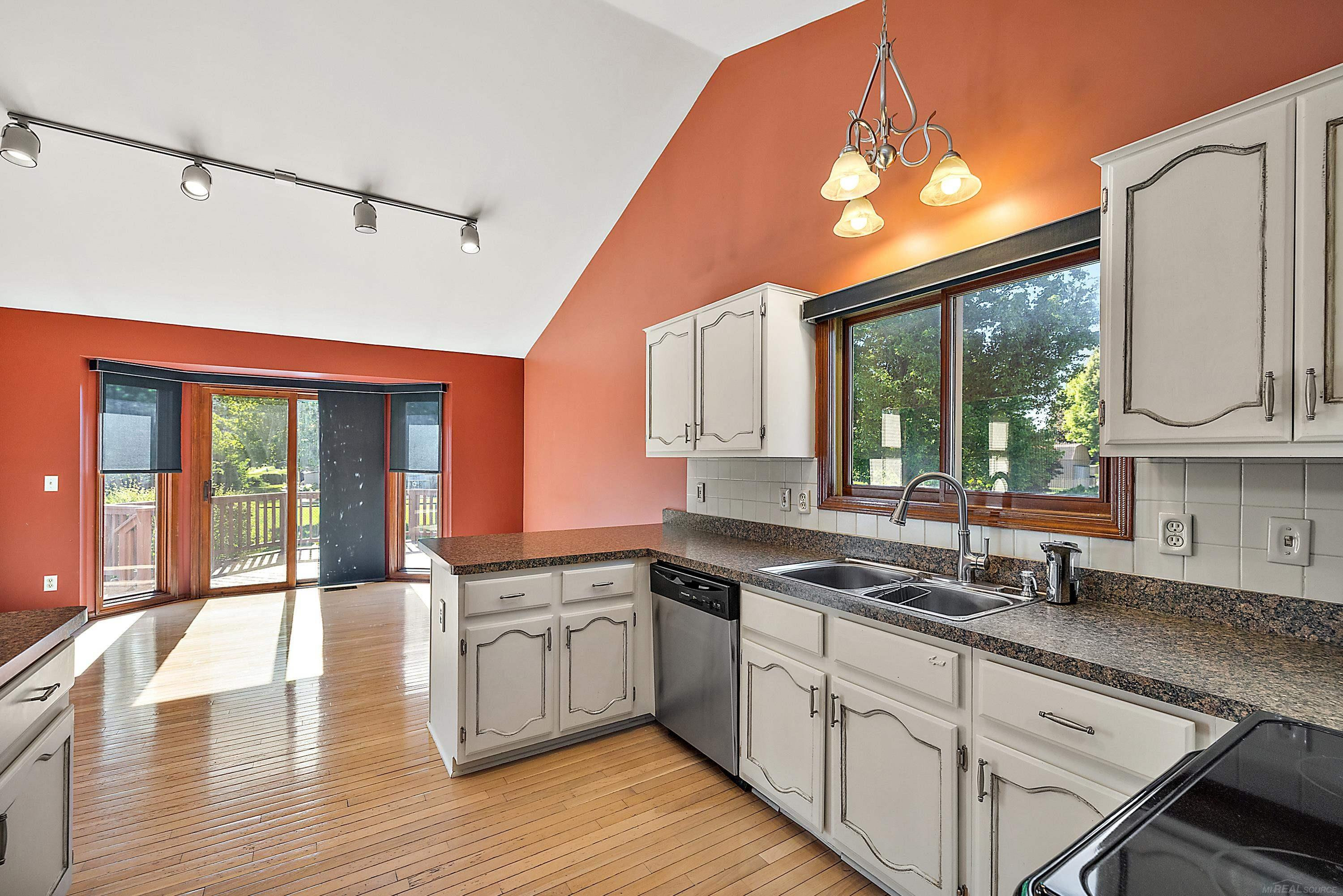 48626 Thorncroft Drive, Macomb, MI 48044 — Photo 15