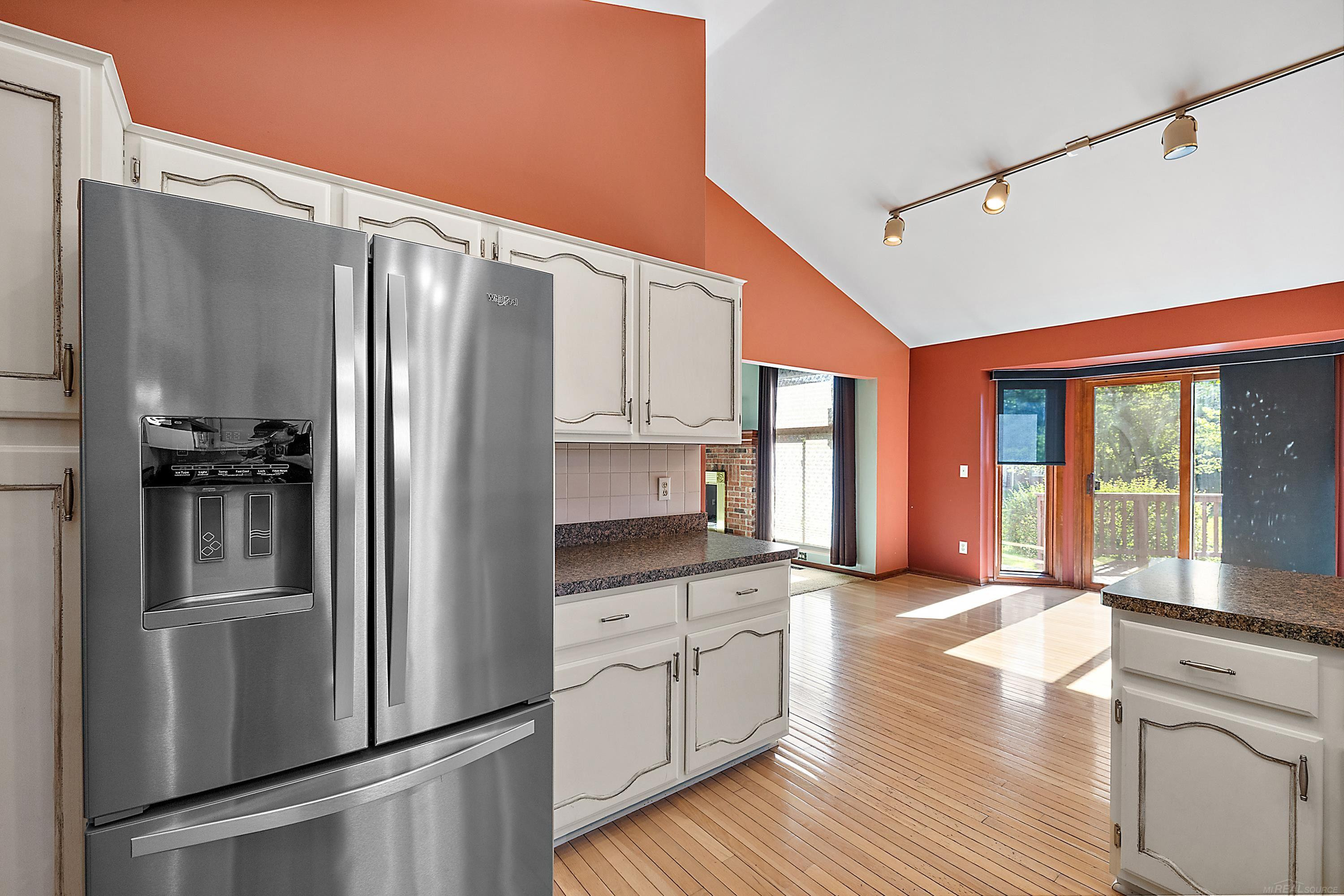 48626 Thorncroft Drive, Macomb, MI 48044 — Photo 16