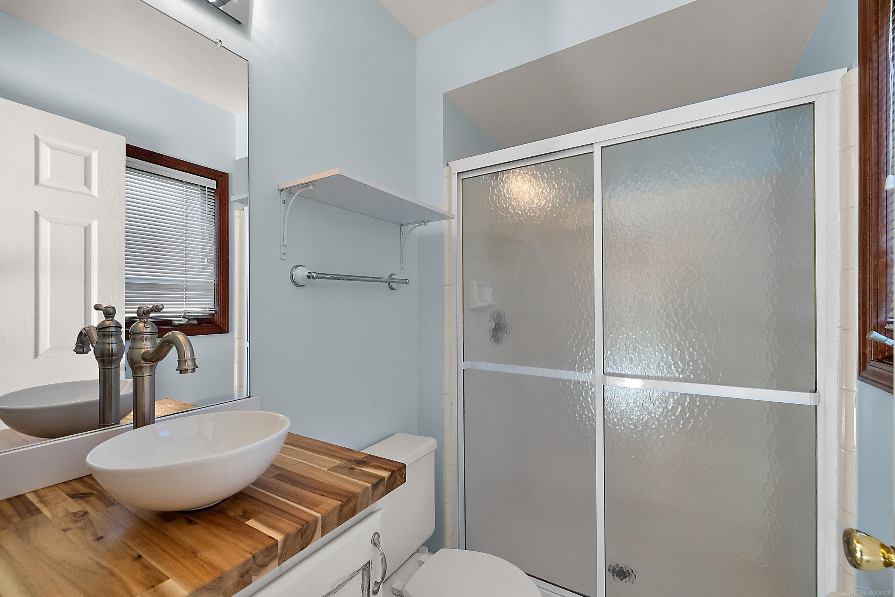 48626 Thorncroft Drive, Macomb, MI 48044 — Photo 23