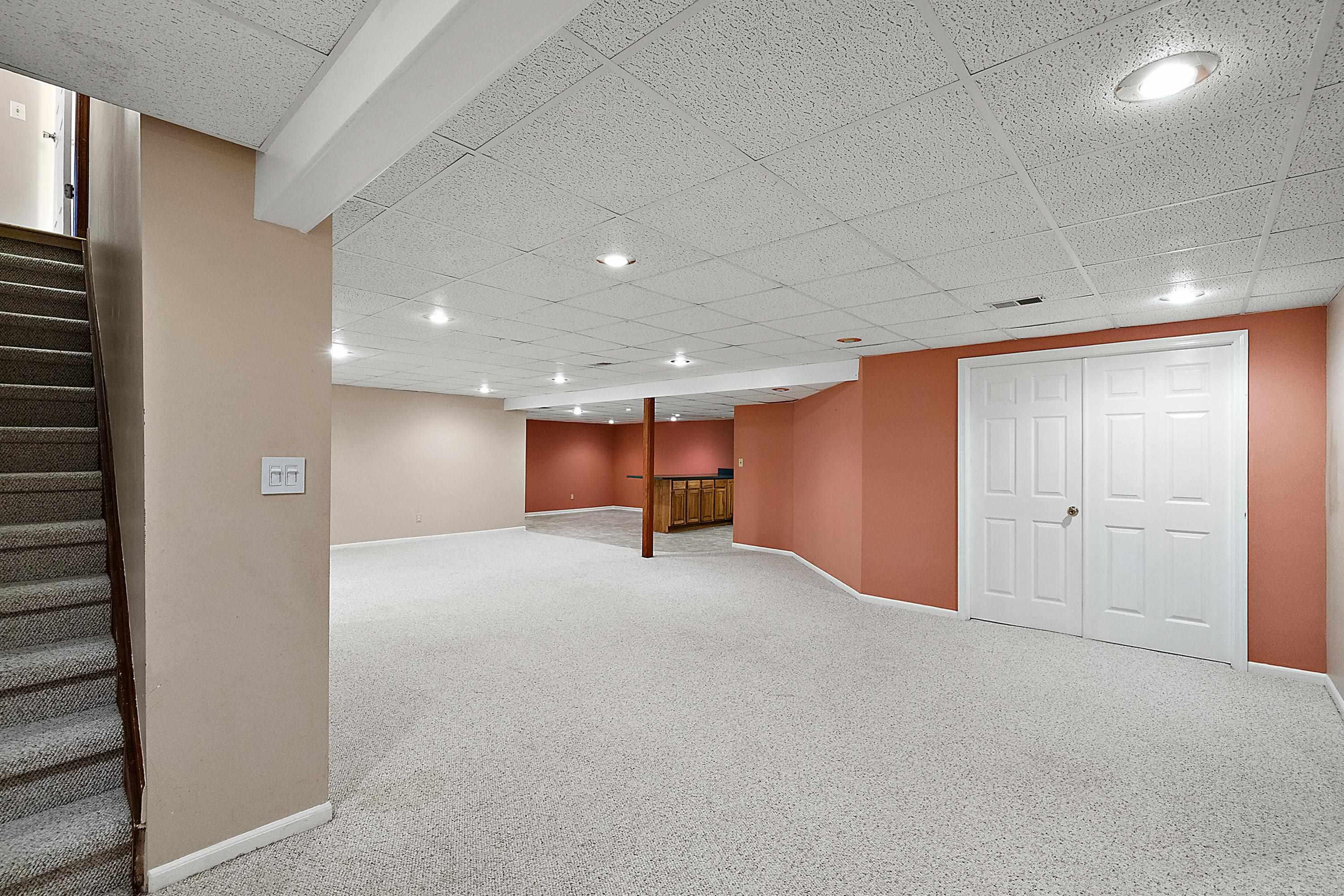48626 Thorncroft Drive, Macomb, MI 48044 — Photo 34