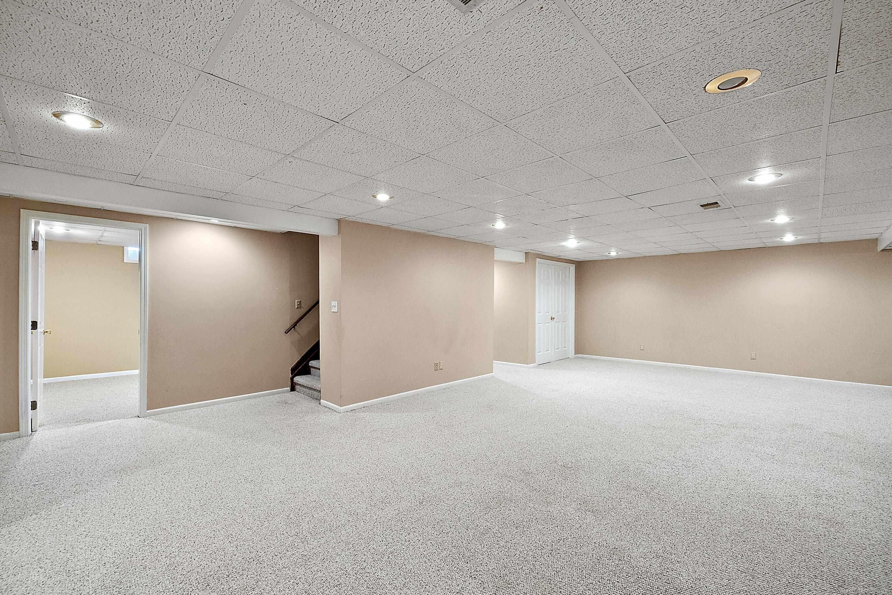48626 Thorncroft Drive, Macomb, MI 48044 — Photo 36