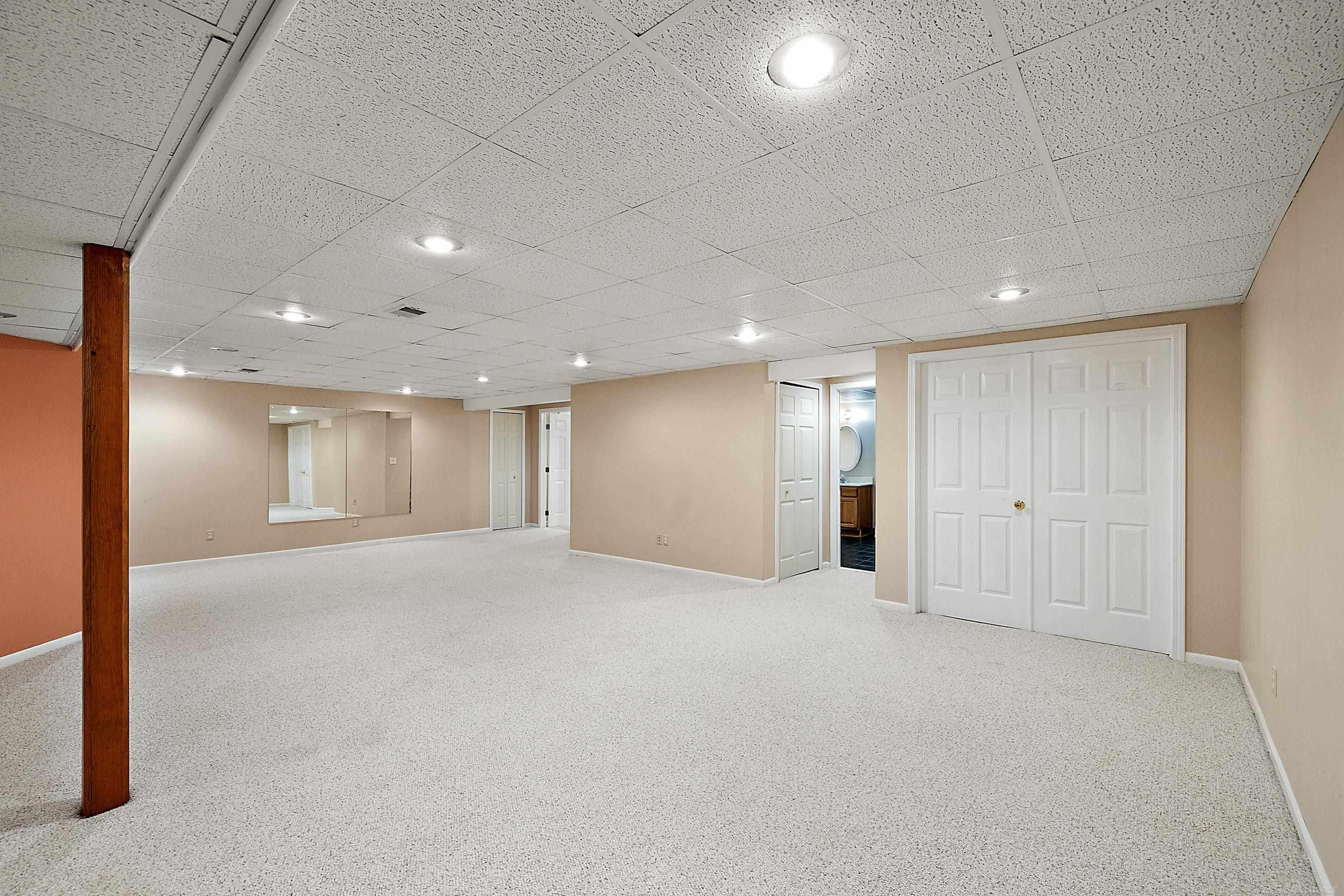 48626 Thorncroft Drive, Macomb, MI 48044 — Photo 37