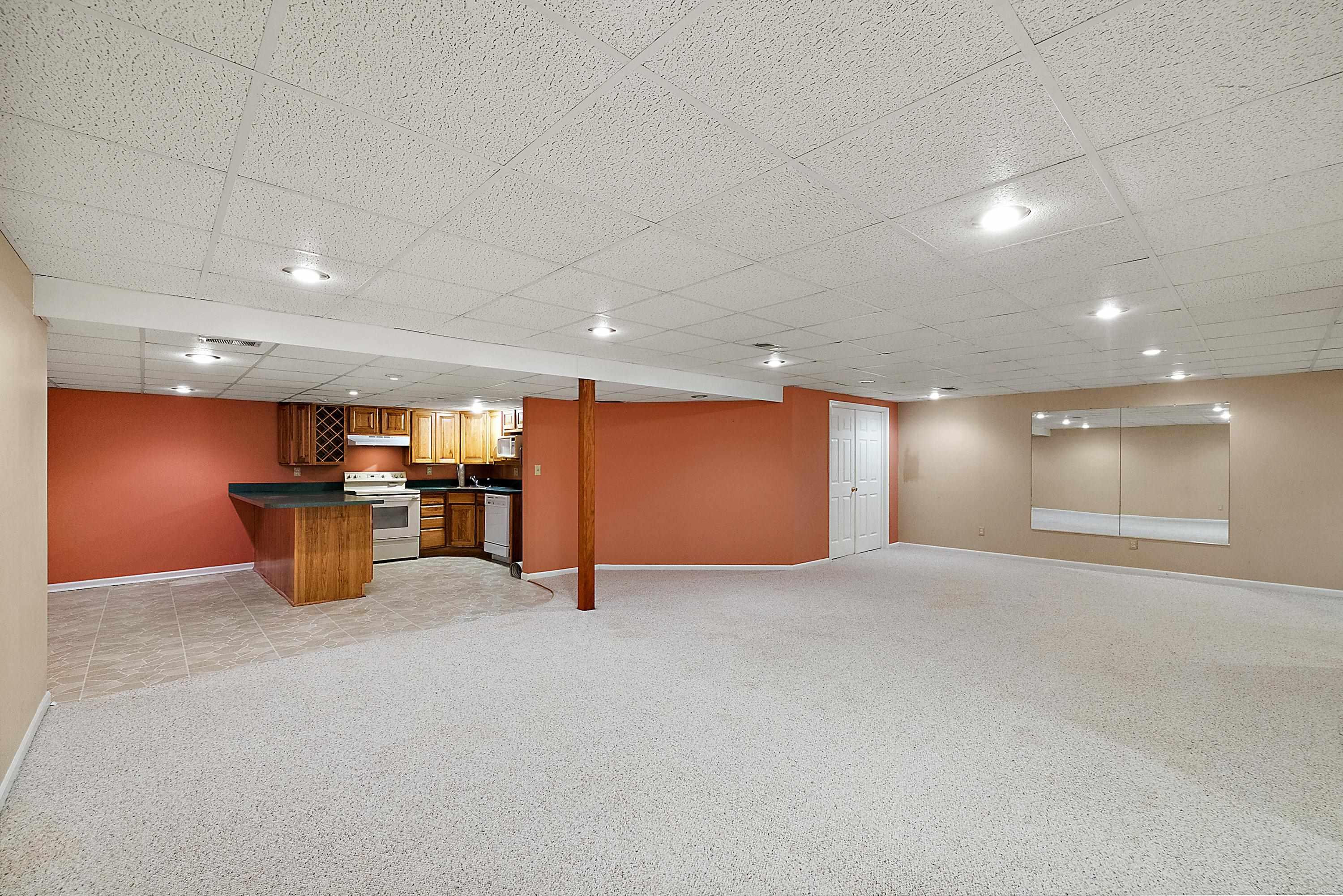 48626 Thorncroft Drive, Macomb, MI 48044 — Photo 38