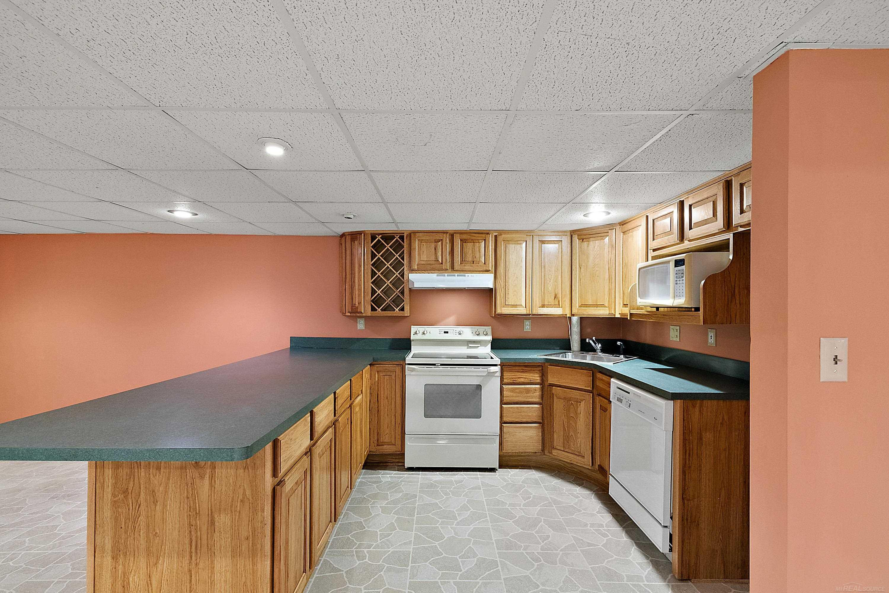 48626 Thorncroft Drive, Macomb, MI 48044 — Photo 40