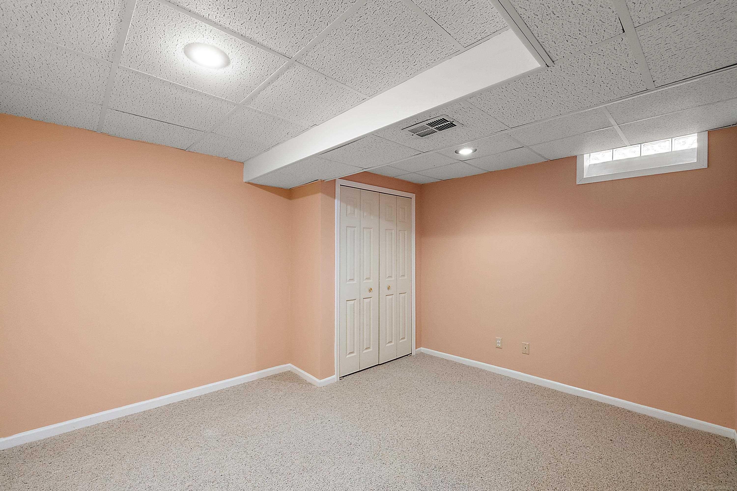 48626 Thorncroft Drive, Macomb, MI 48044 — Photo 46