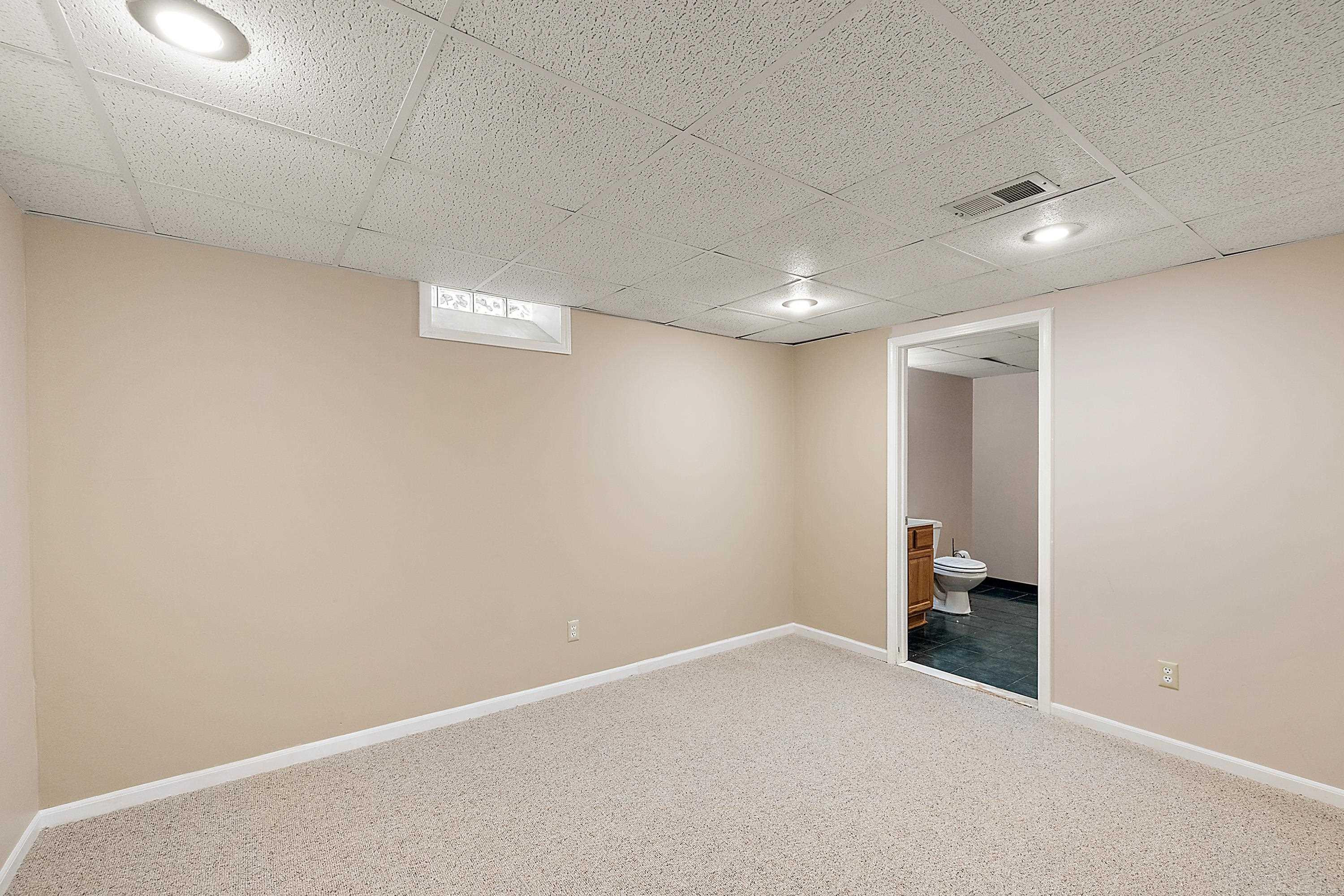 48626 Thorncroft Drive, Macomb, MI 48044 — Photo 52