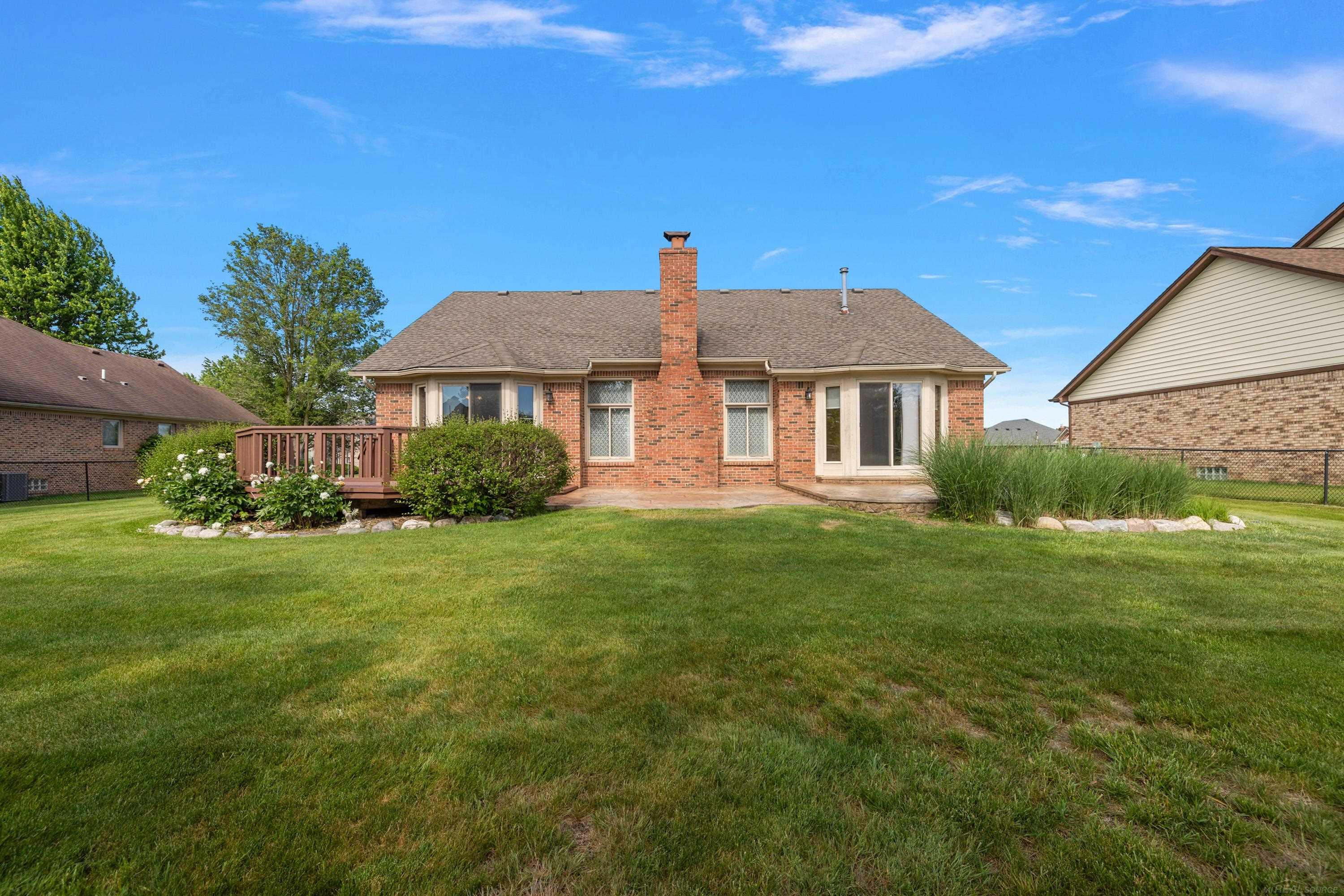 48626 Thorncroft Drive, Macomb, MI 48044 — Photo 57
