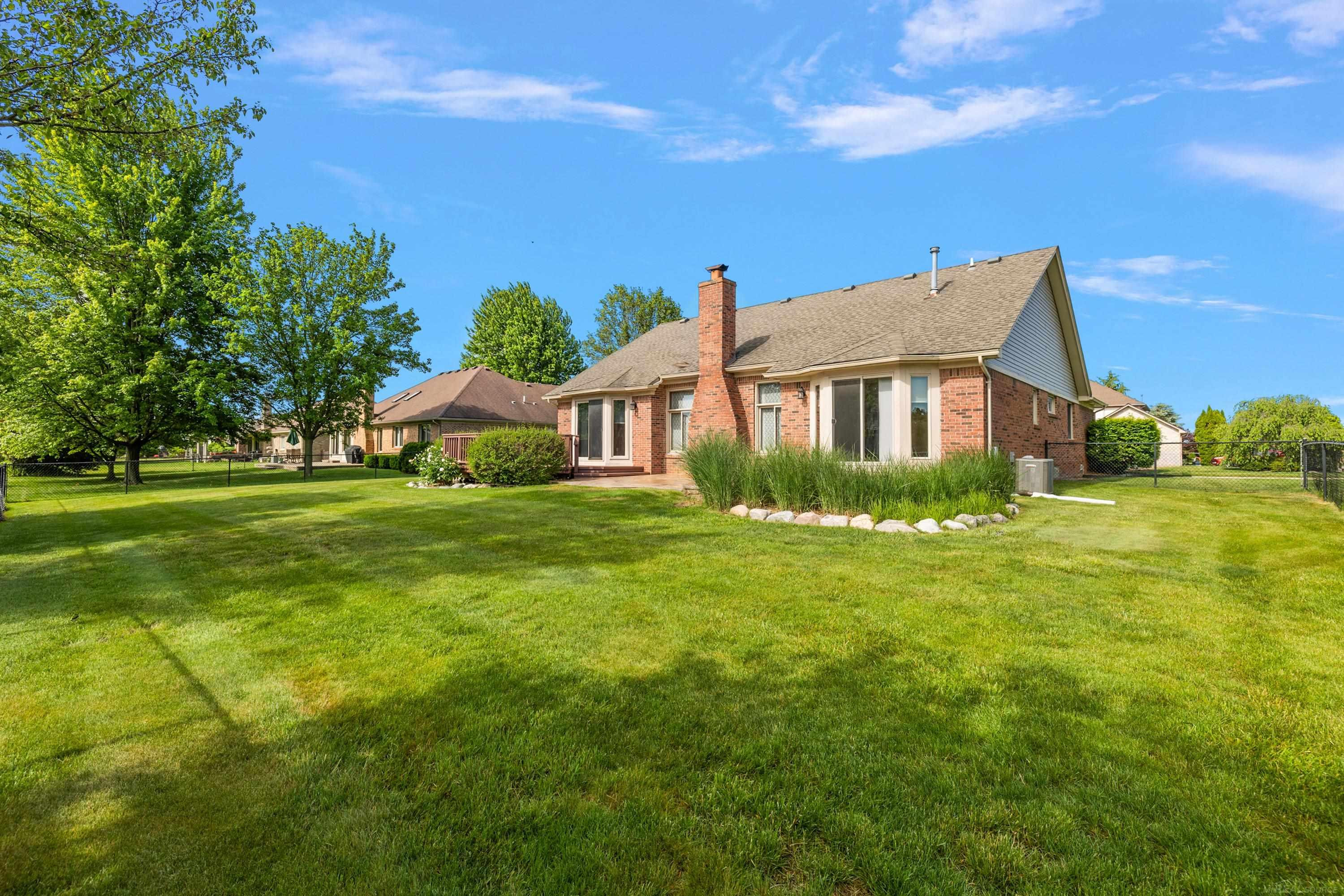 48626 Thorncroft Drive, Macomb, MI 48044 — Photo 58