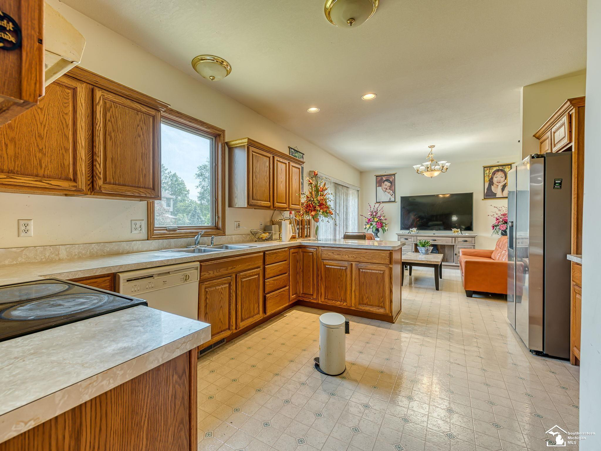 2960 E Country Lane, Monroe, MI 48162 — Photo 5