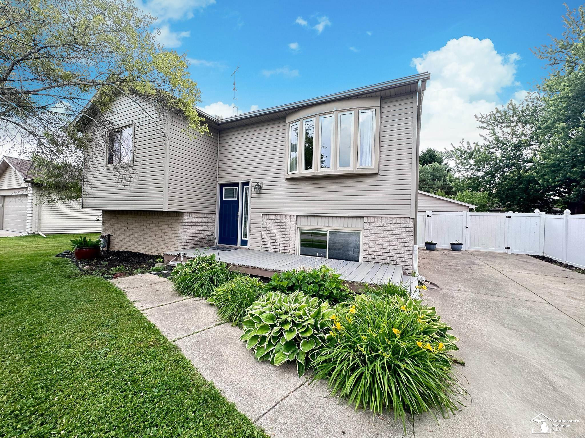 8675 Lillian Drive, Newport, MI 48166 — Photo 2