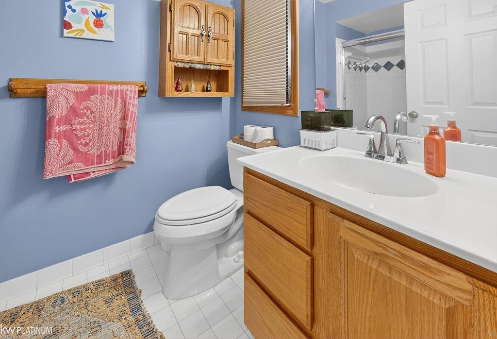 54532 CAMBRIDGE Drive, Shelby Twp, MI 48315 — Photo 17