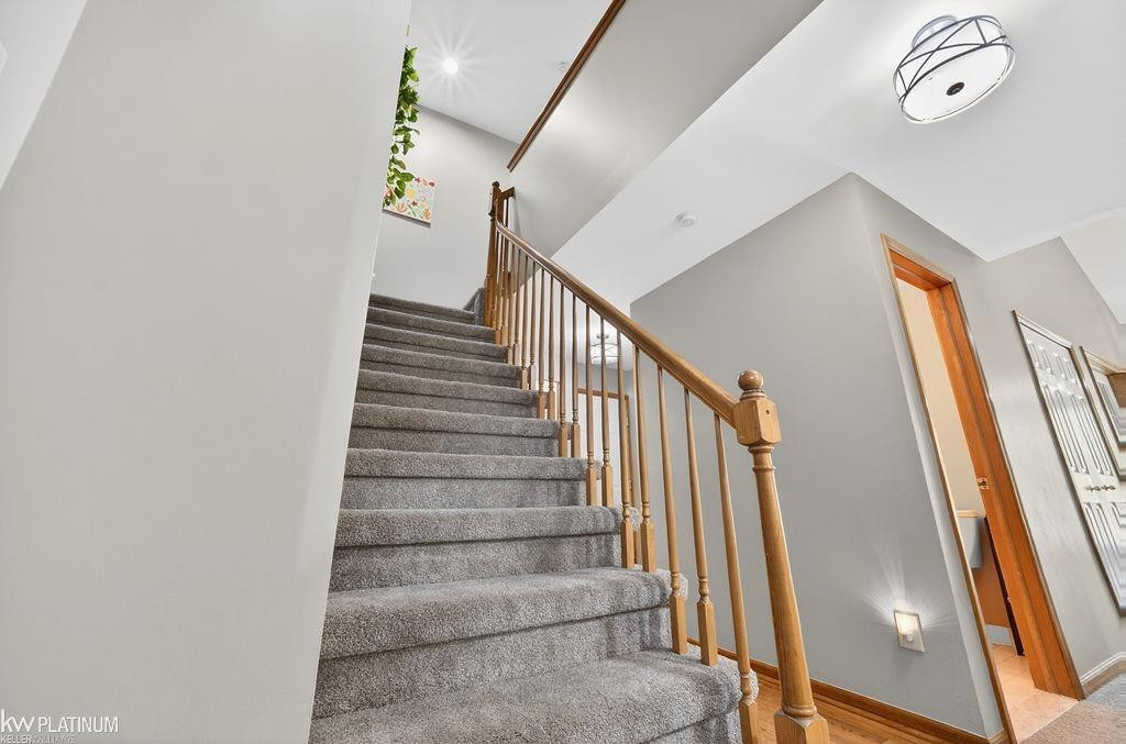 54532 CAMBRIDGE Drive, Shelby Twp, MI 48315 — Photo 18