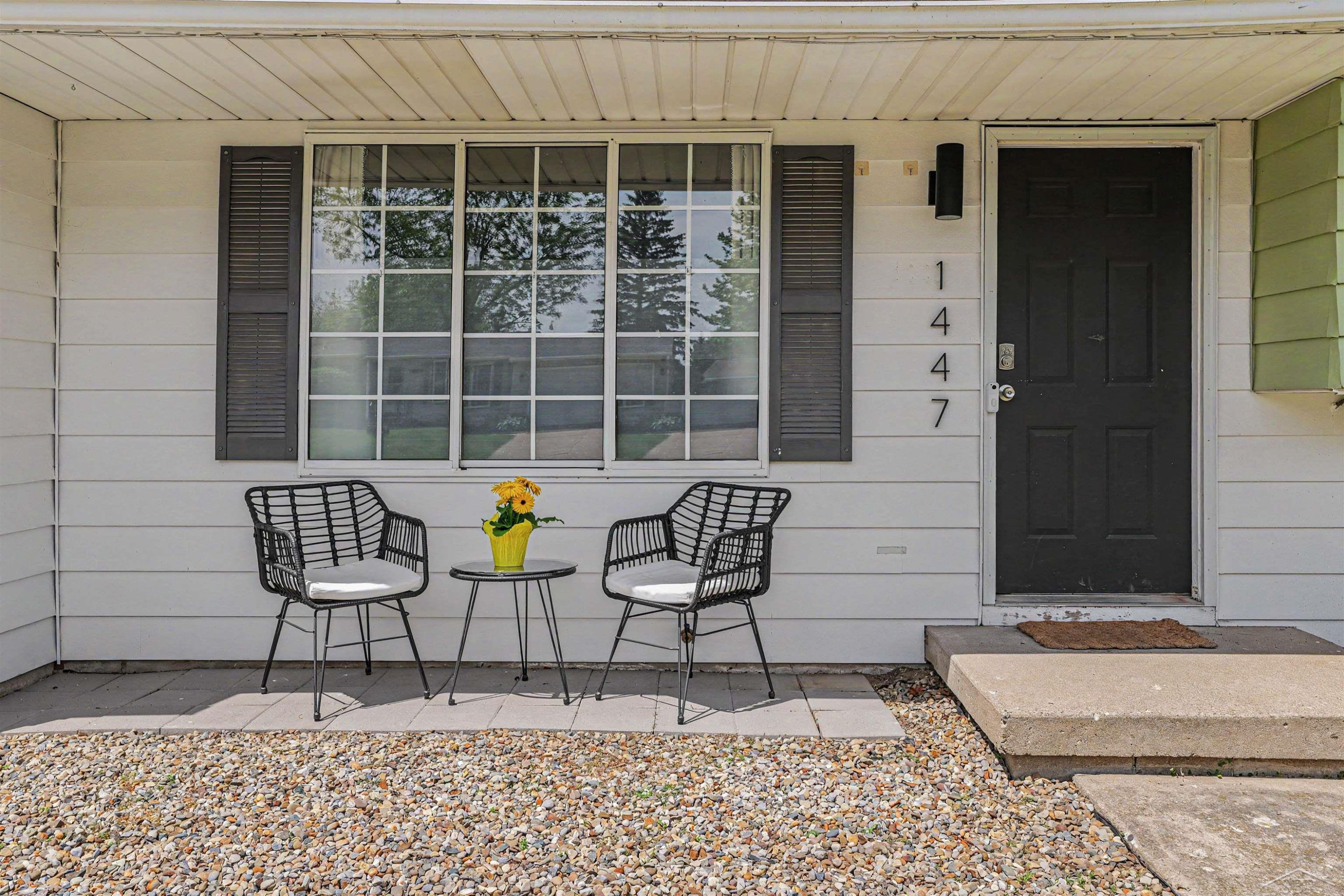 1447 Cedarwood Drive, Flushing, MI 48433 — Photo 5