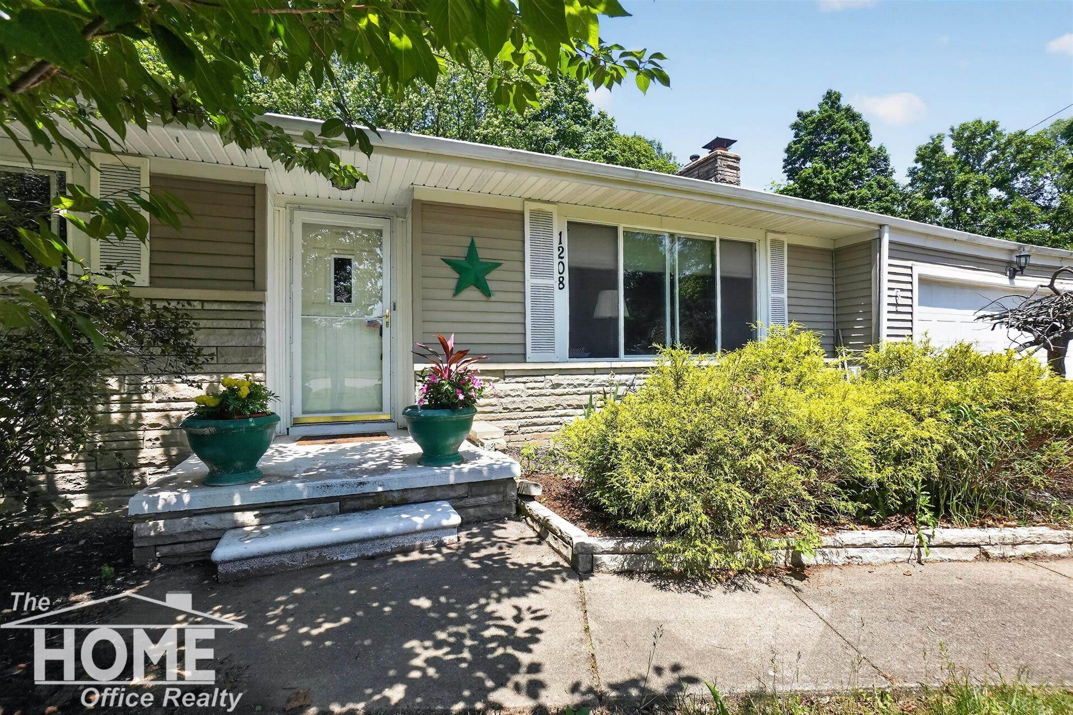1208 Harding Avenue, Owosso, MI 48867 — Photo 3
