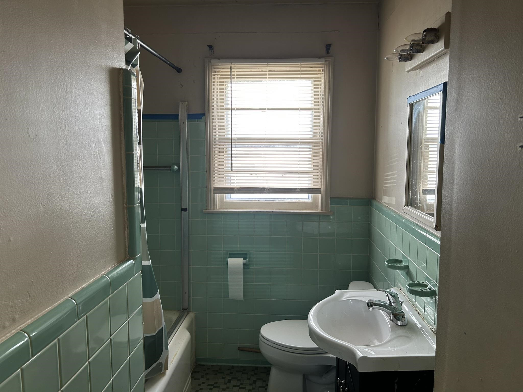 644 Crawford Street, Flint, MI 48507 — Photo 8