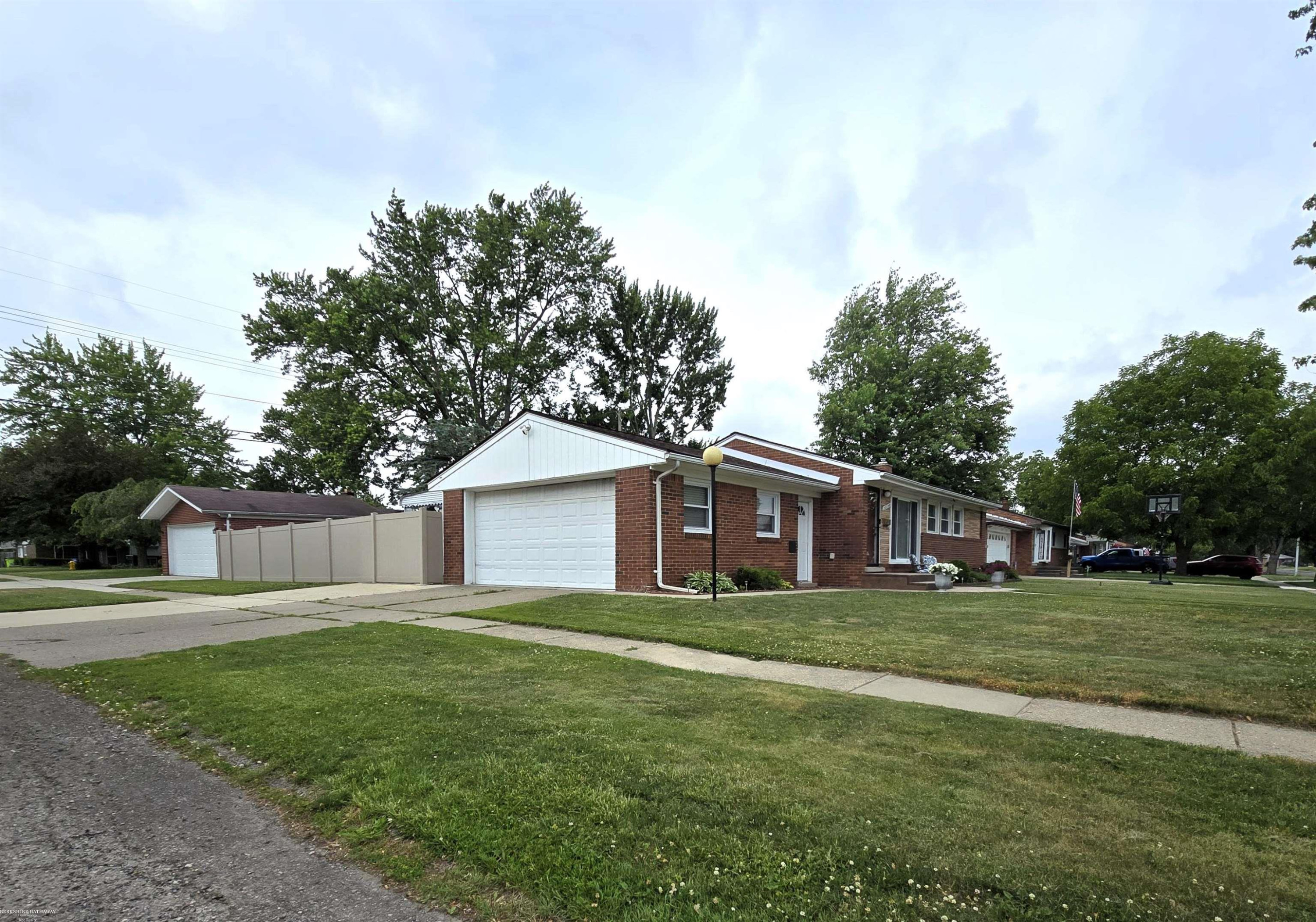 23398 Linne Drive, Clinton Twp, MI 48035 — Photo 6