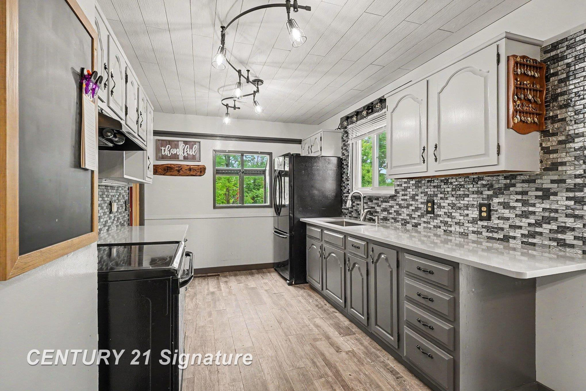 220 S 7th Street, Freeland, MI 48623 — Photo 5