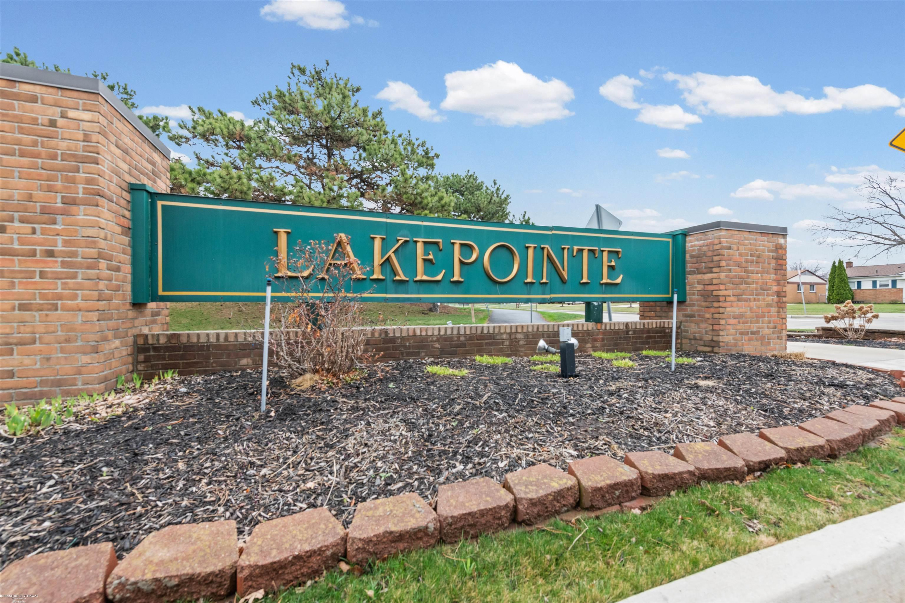 417 Country Club Drive, Saint Clair Shores, MI 48082 — Photo 2
