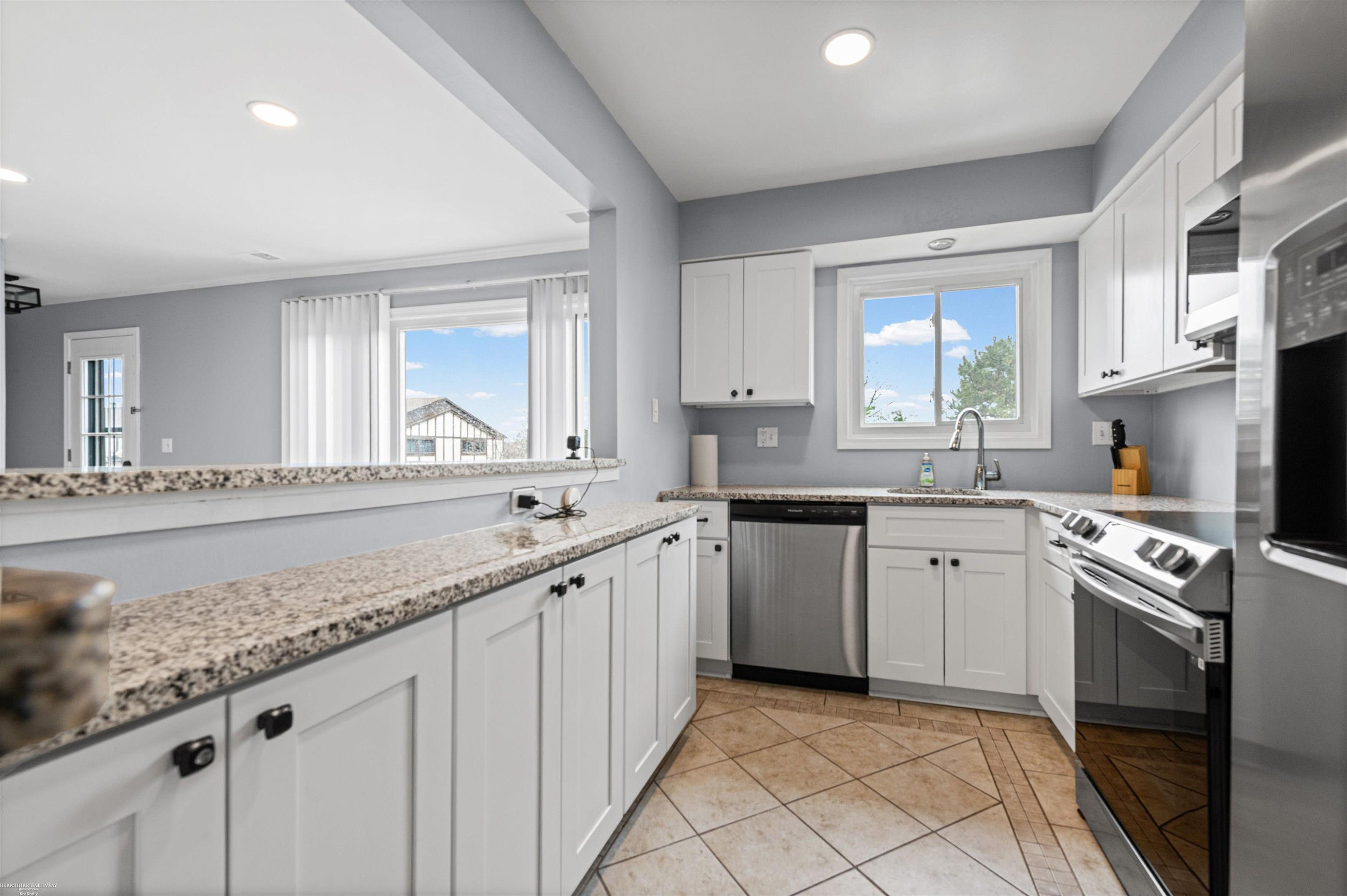 417 Country Club Drive, Saint Clair Shores, MI 48082 — Photo 8