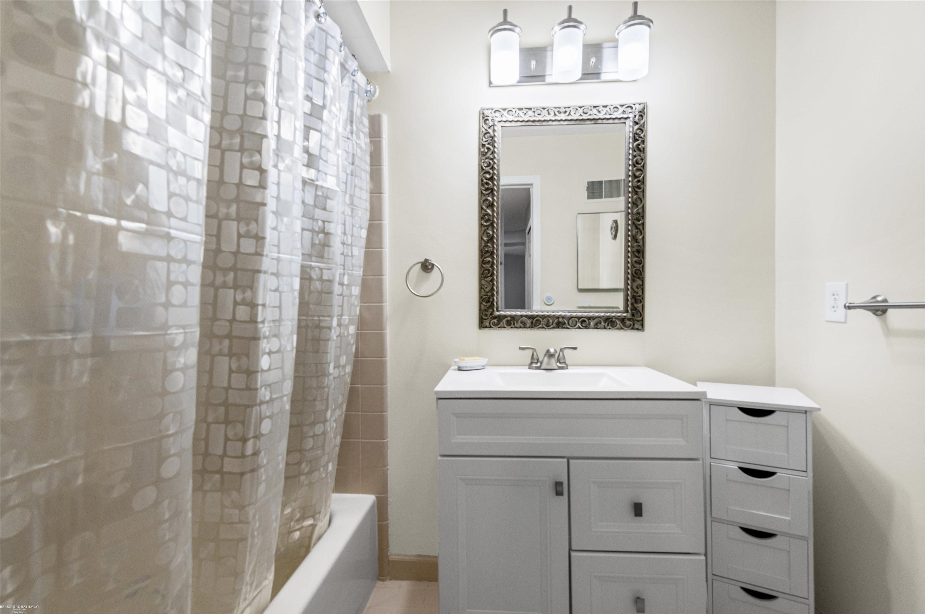 417 Country Club Drive, Saint Clair Shores, MI 48082 — Photo 12