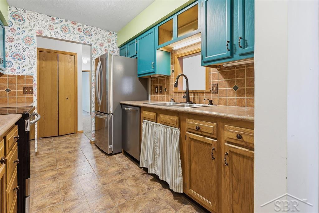 526 Morningside Drive, Midland, MI 48640 — Photo 8