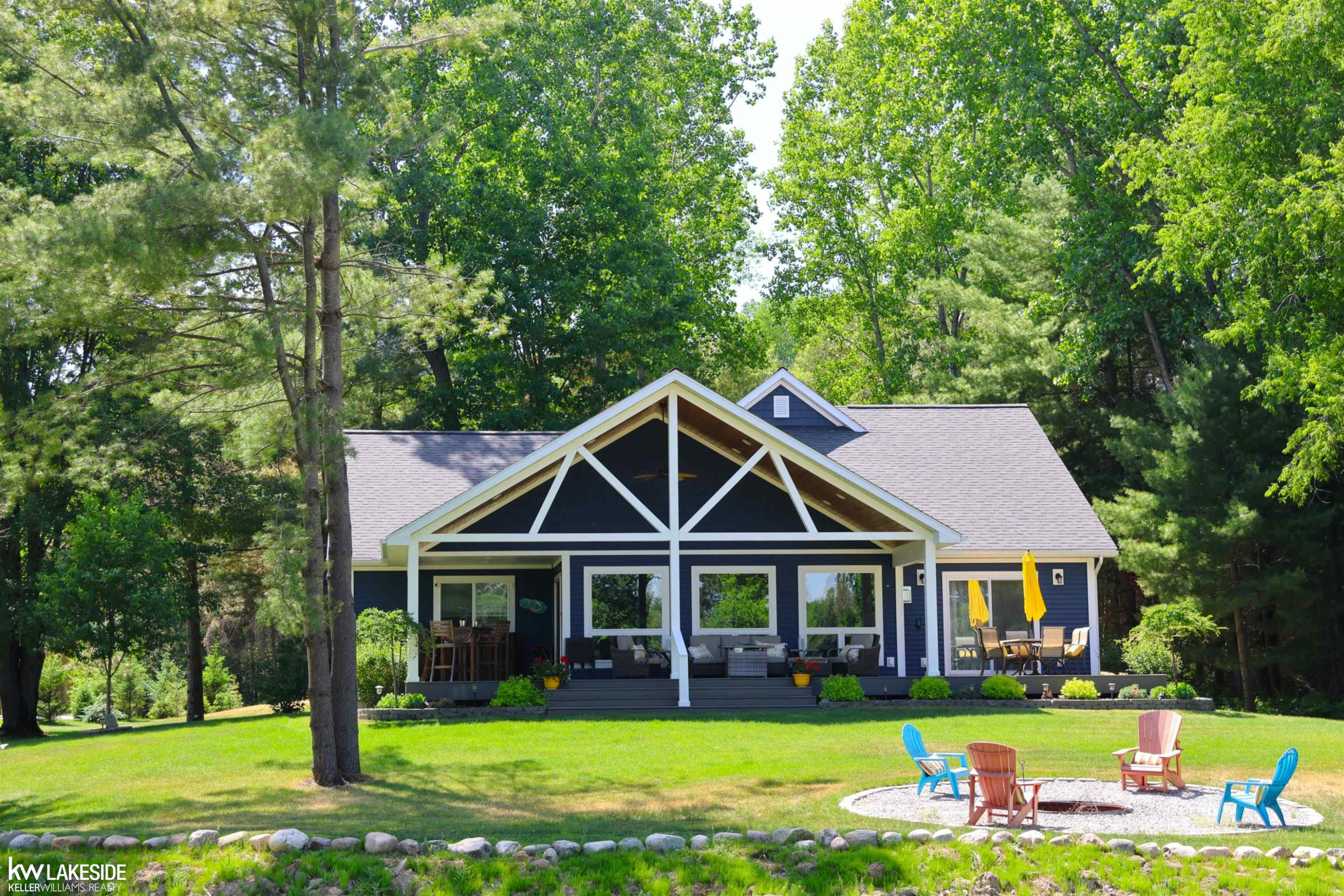 521 W River Court, Gladwin, MI 48624