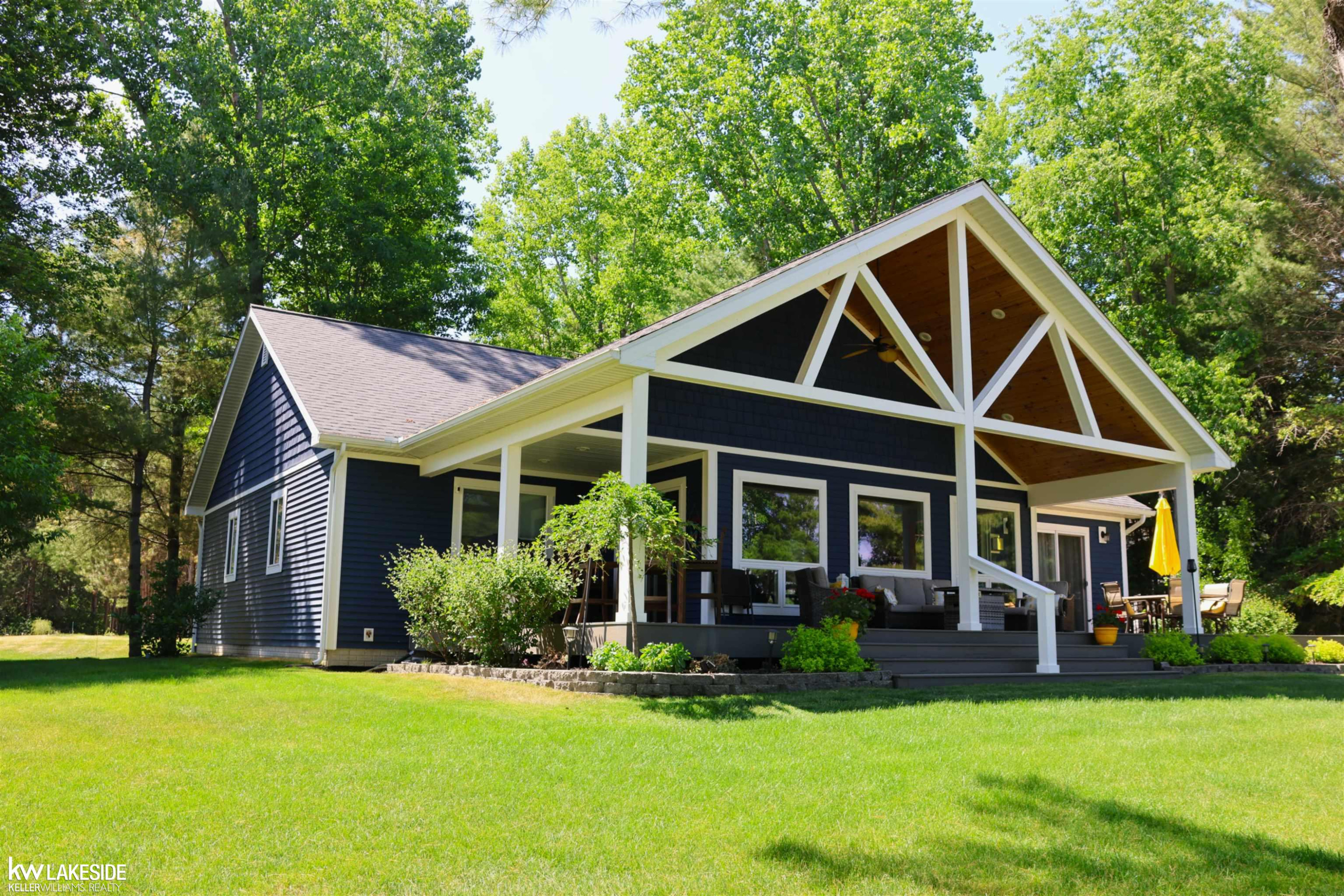 521 W River Court, Gladwin, MI 48624 — Photo 2