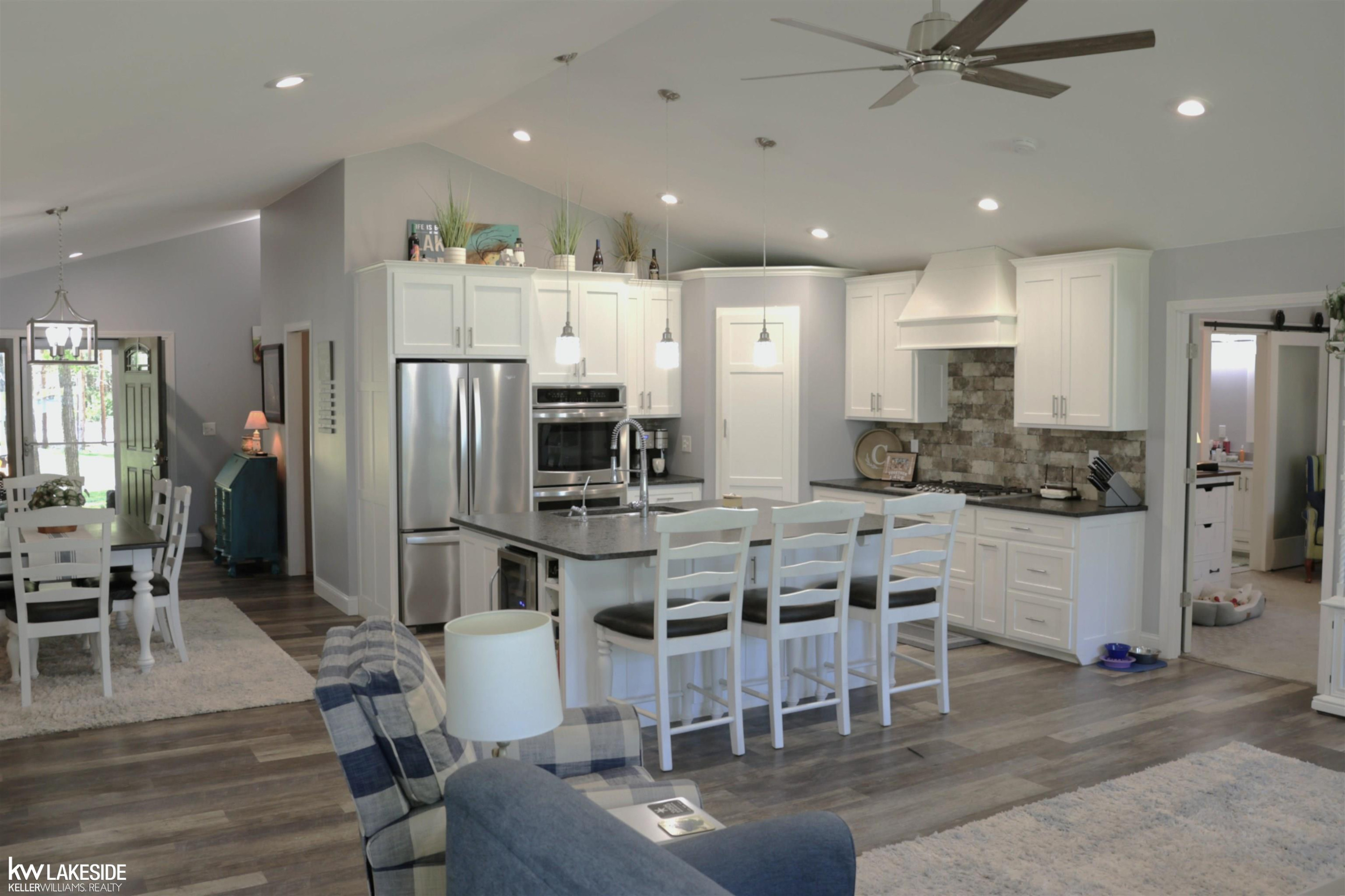 521 W River Court, Gladwin, MI 48624 — Photo 4