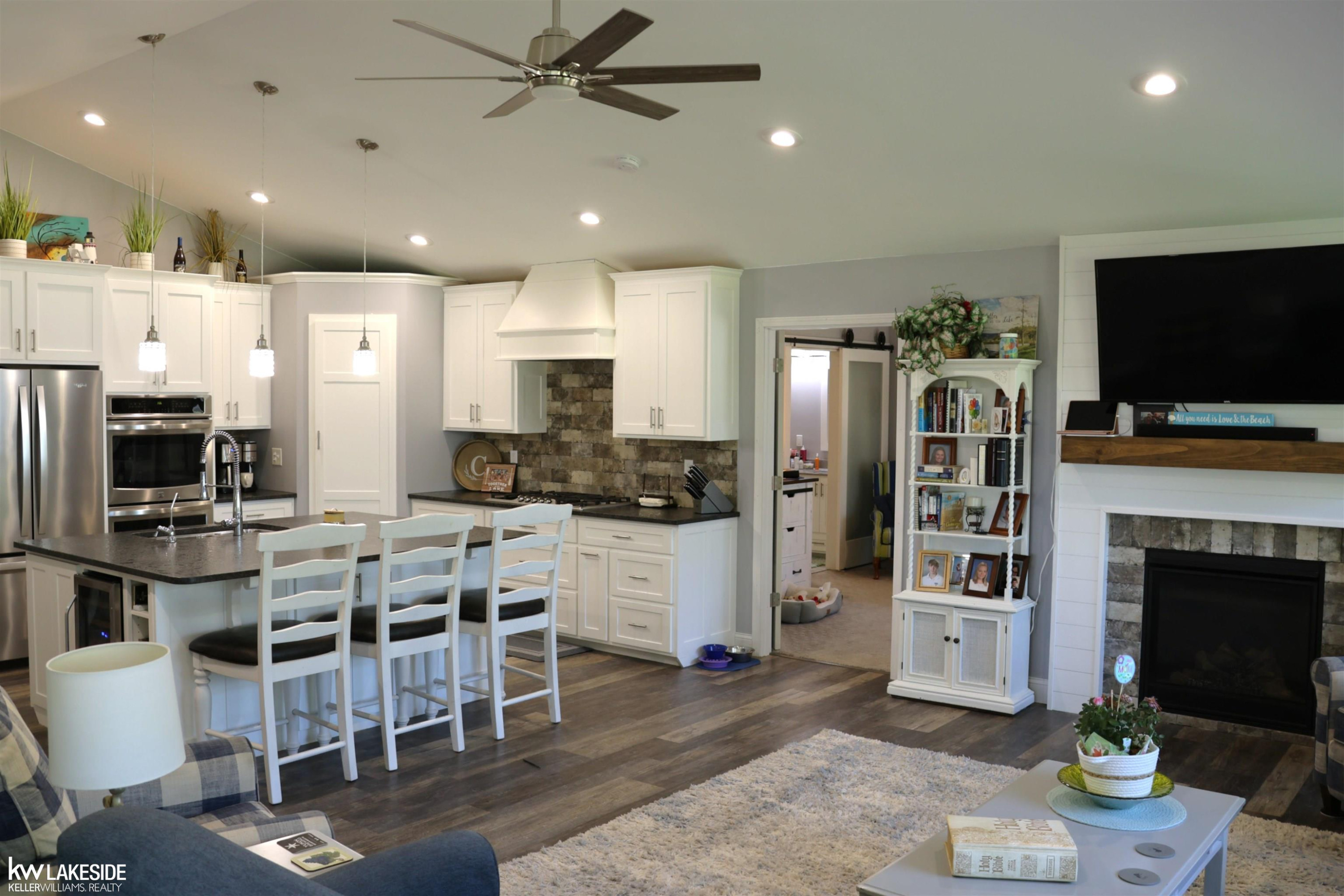 521 W River Court, Gladwin, MI 48624 — Photo 5