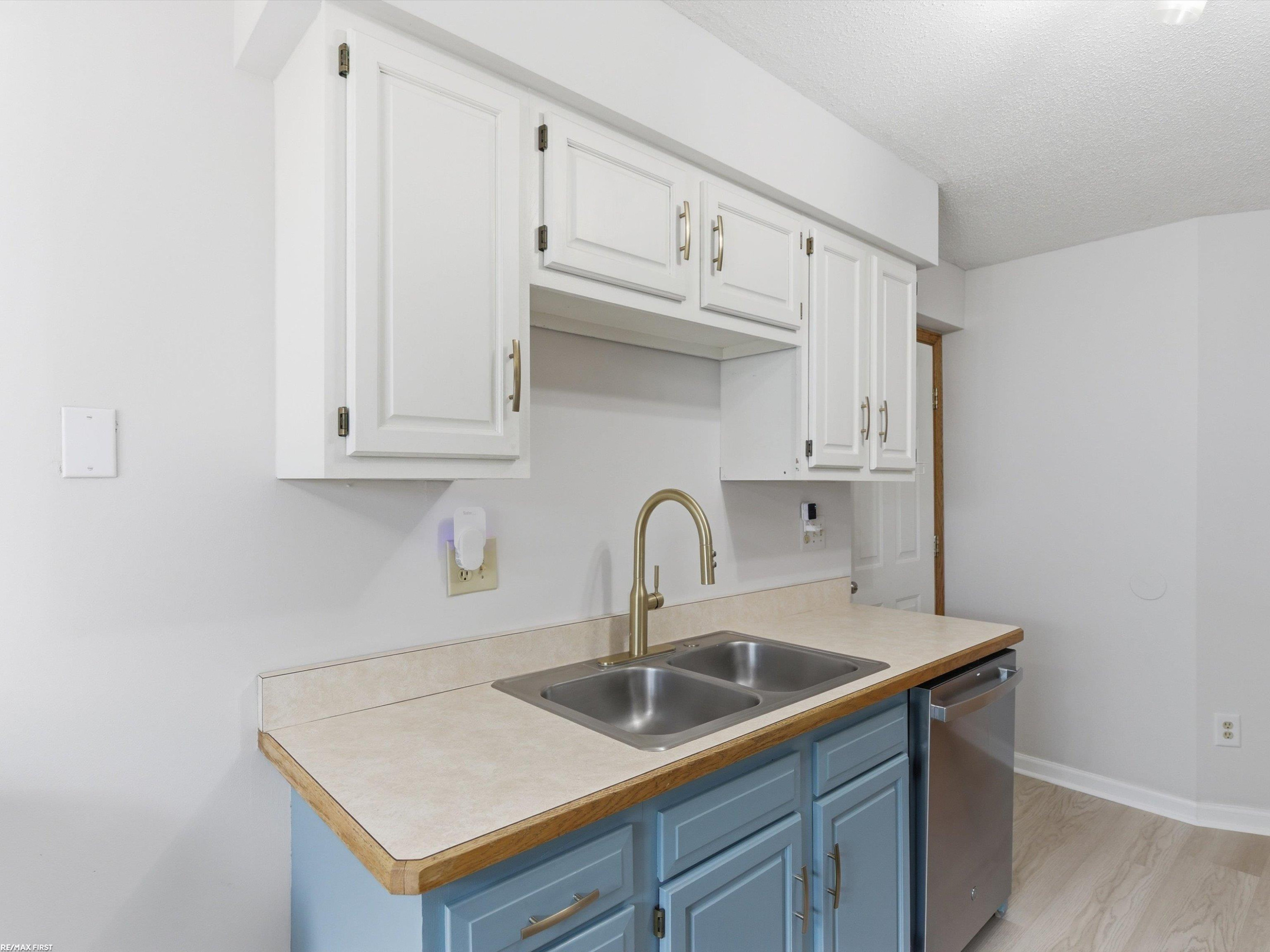 51409 Ashley Street, New Baltimore, MI 48047 — Photo 12