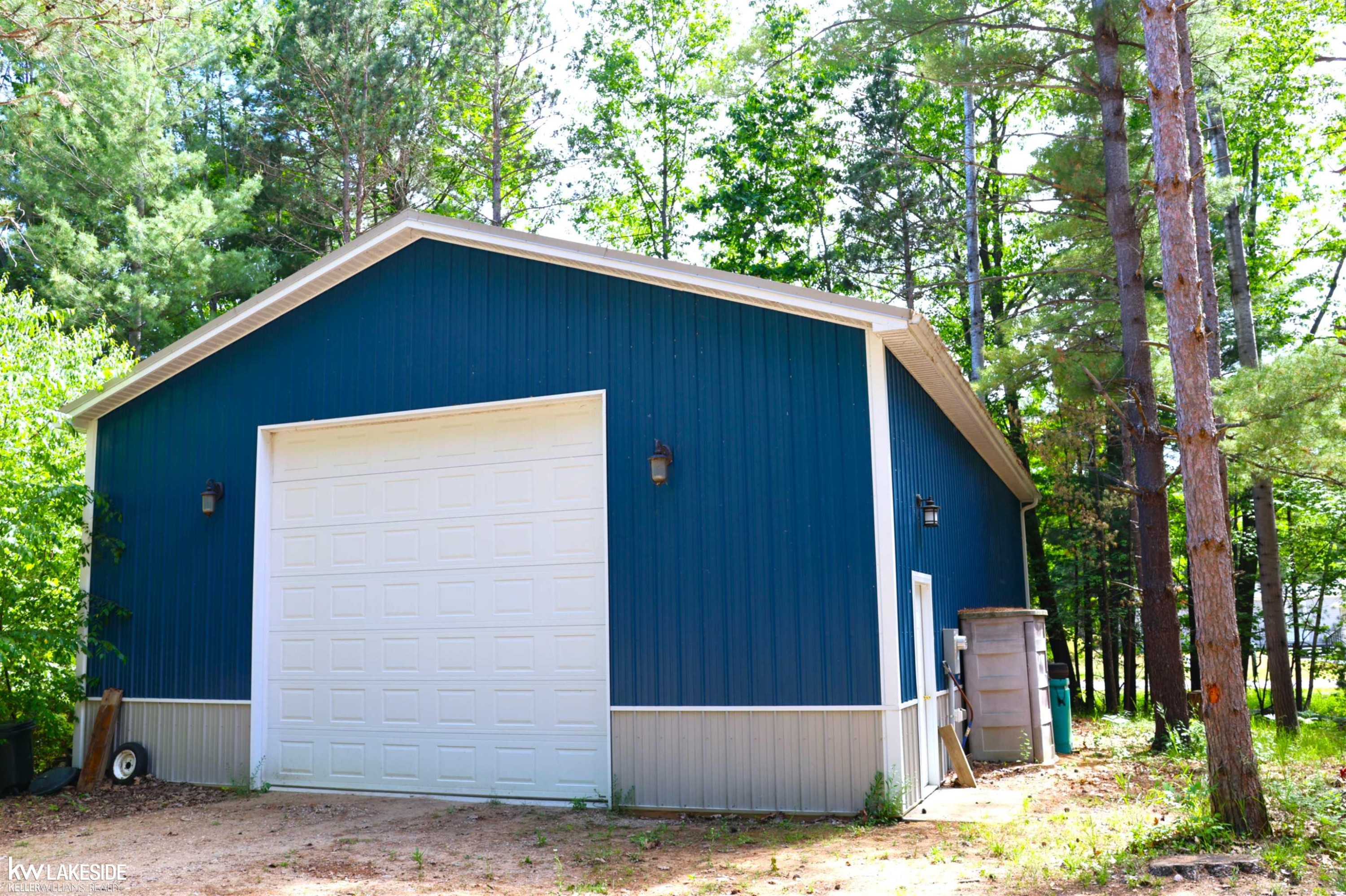 521 W River Court, Gladwin, MI 48624 — Photo 70