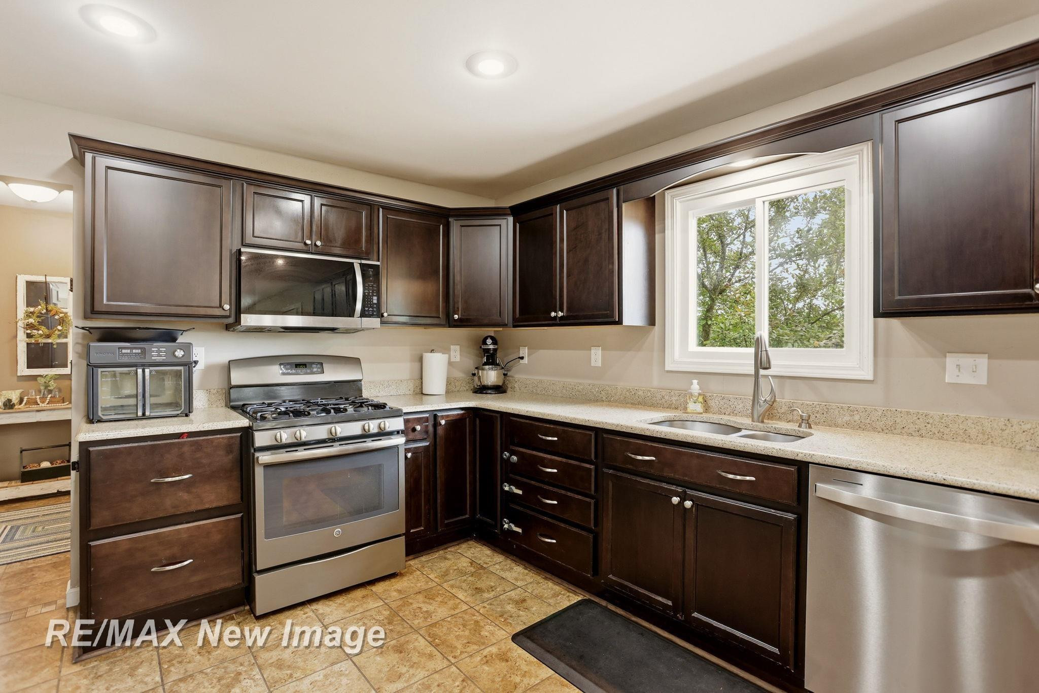 8385 Canada Road, Birch Run, MI 48415 — Photo 11
