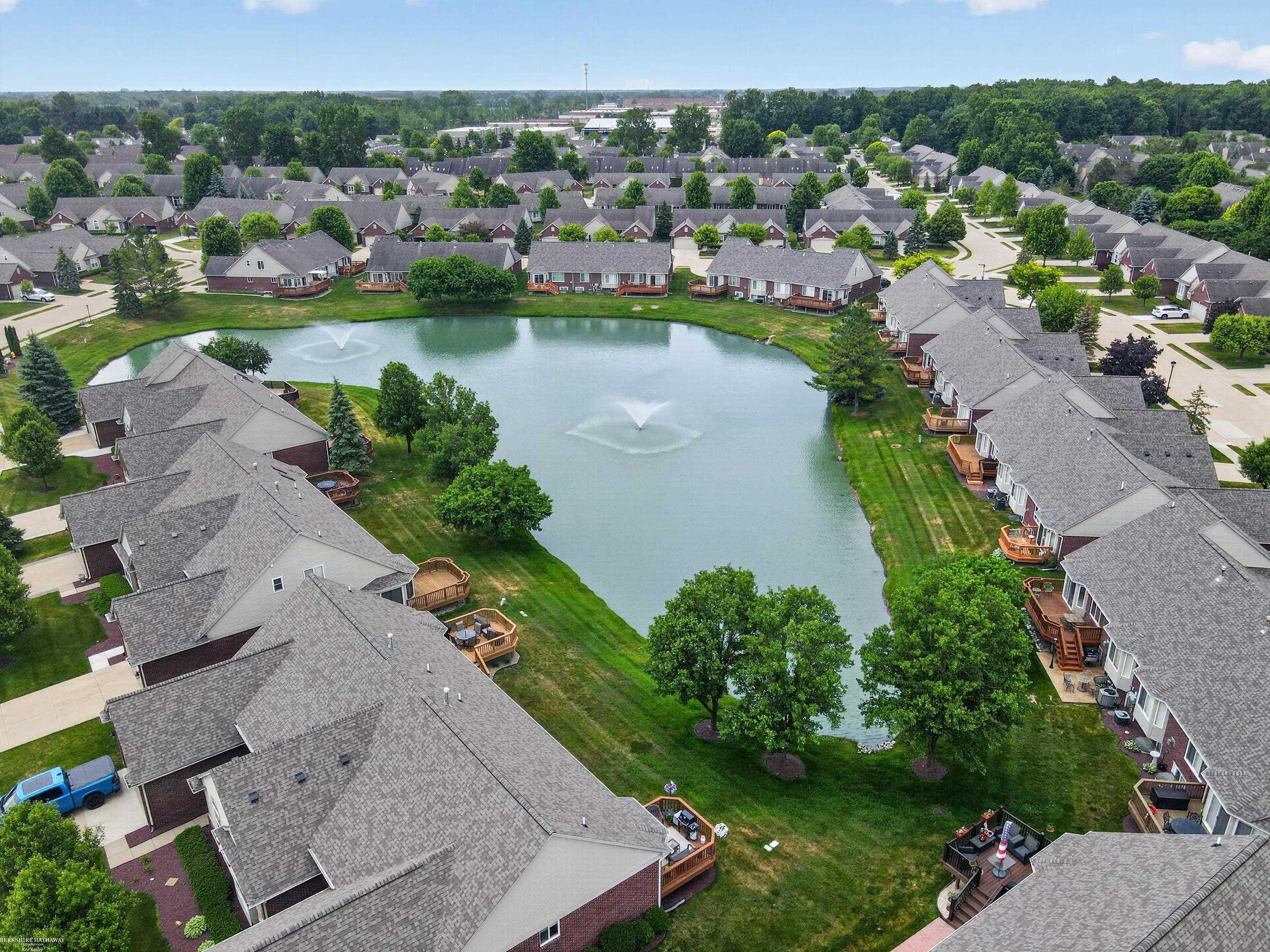 52688 Sable Drive, 16, Macomb, MI 48042 — Photo 10