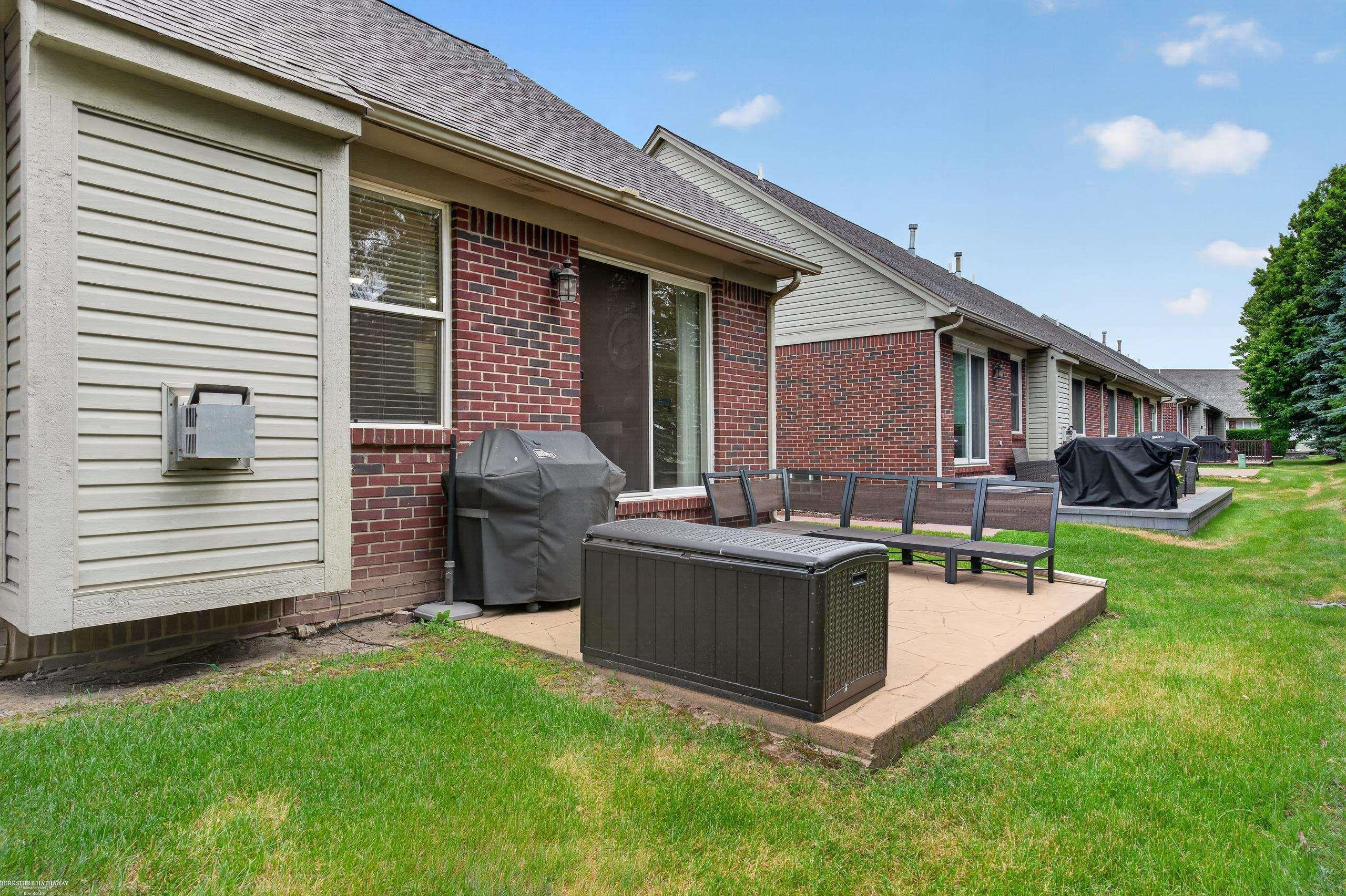 52688 Sable Drive, 16, Macomb, MI 48042 — Photo 14