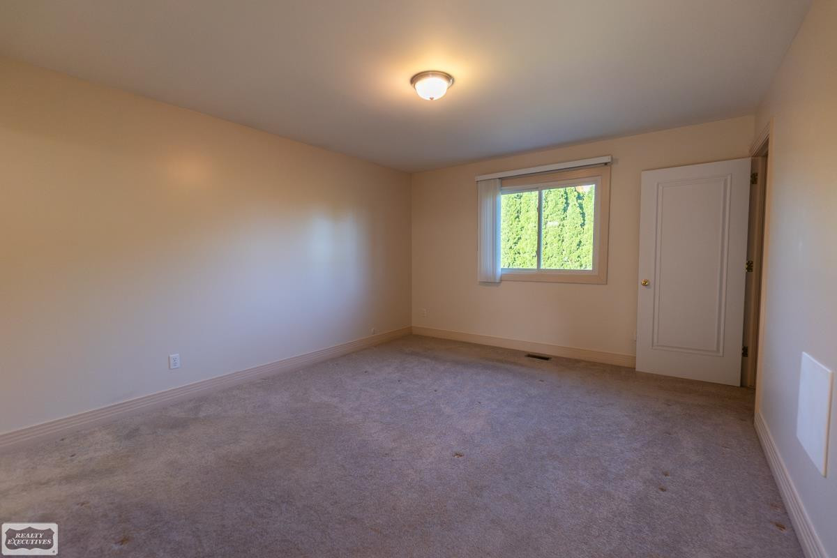 51768 Blue Spruce Drive, Macomb, MI 48042 — Photo 18